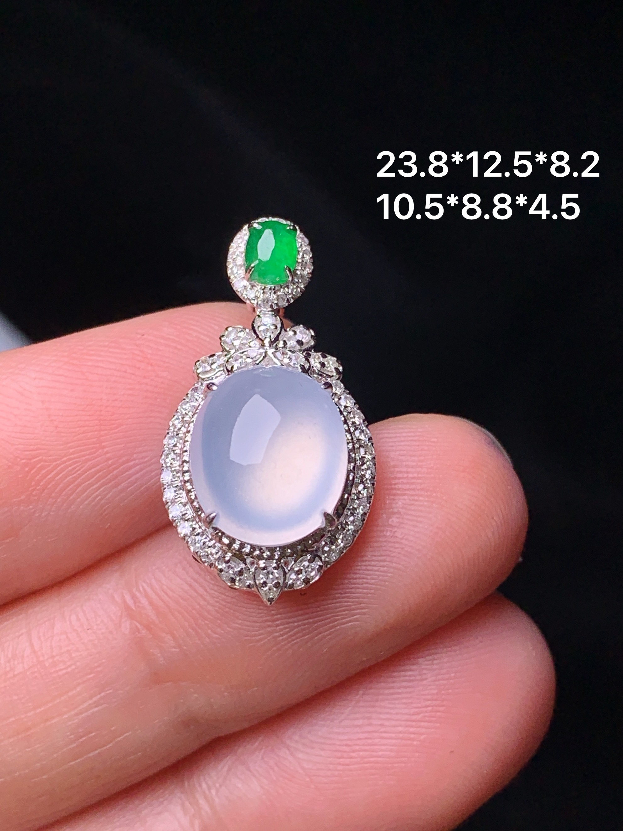 18k金钻镶嵌冰种蛋面吊坠 玉质细腻 色泽艳丽 整体尺寸23.8*12.5*8.2