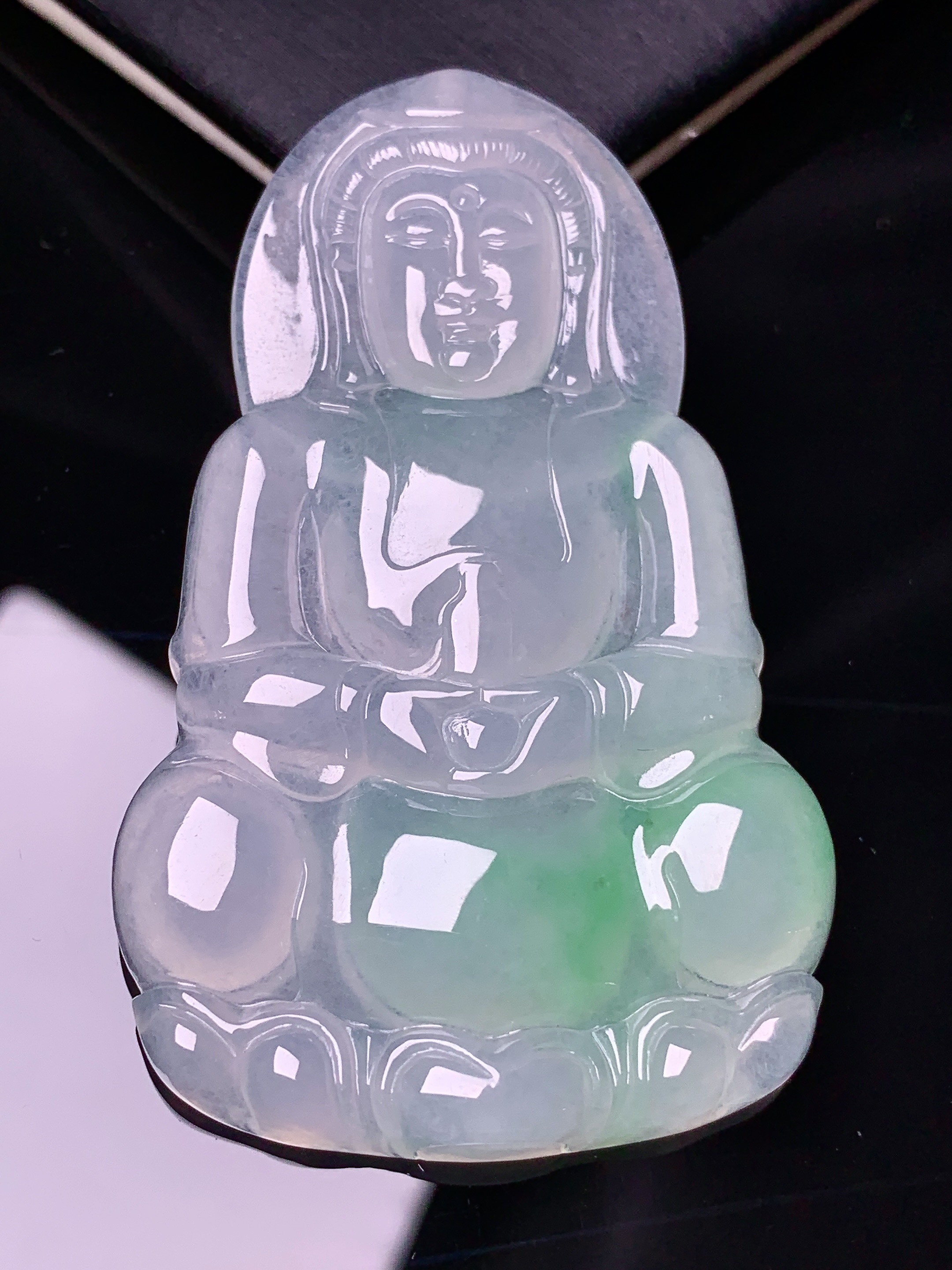 冰种飘绿观音吊坠 玉质细腻 色泽艳丽 整体尺寸64.2*38.8*5.5x1