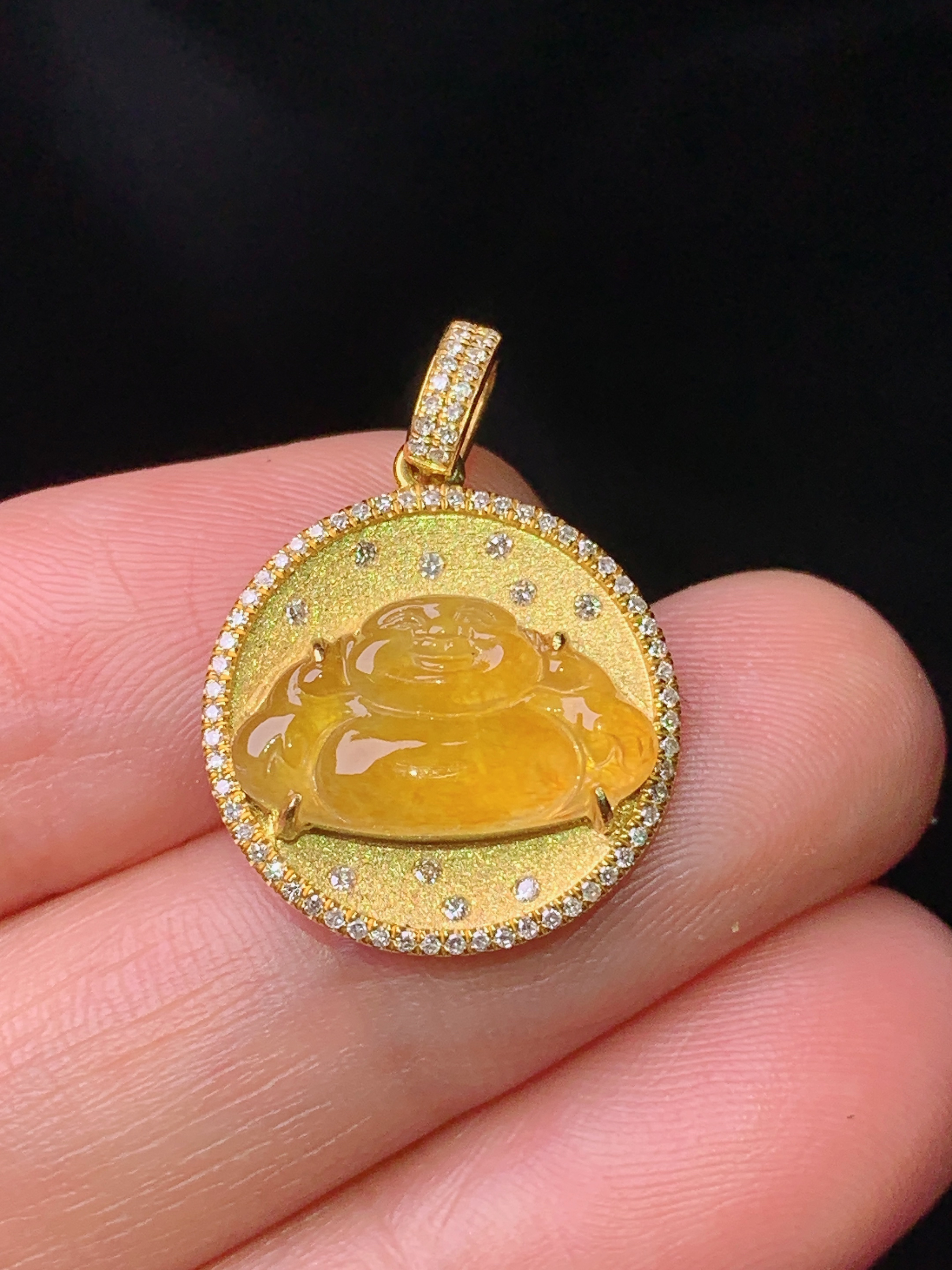 18k金钻镶嵌黄翡佛公吊坠 玉质细腻 色泽艳丽 整体尺寸23.5*16.8*4.2yz