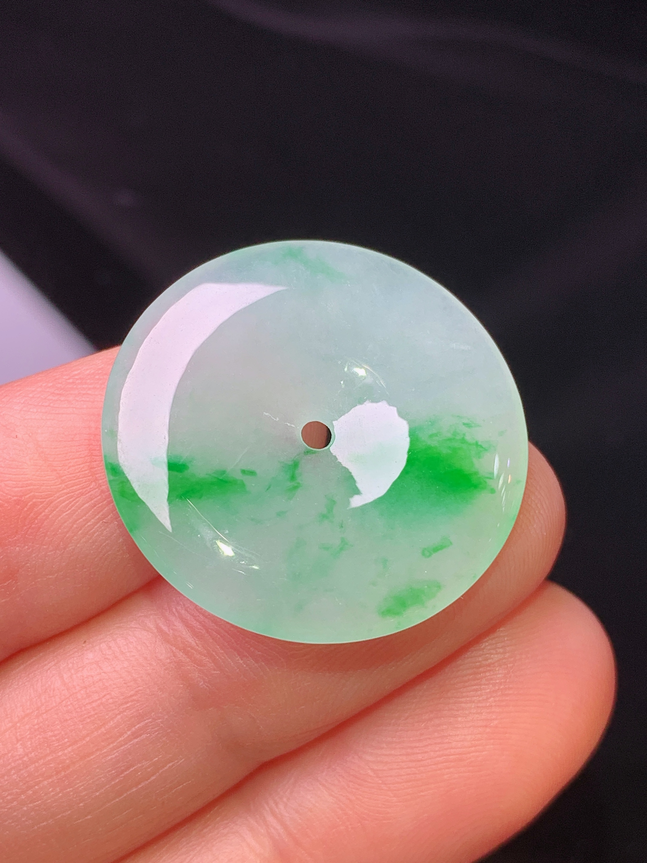 飘绿平安扣吊坠 玉质细腻 色泽艳丽 整体尺寸24*3.5c2