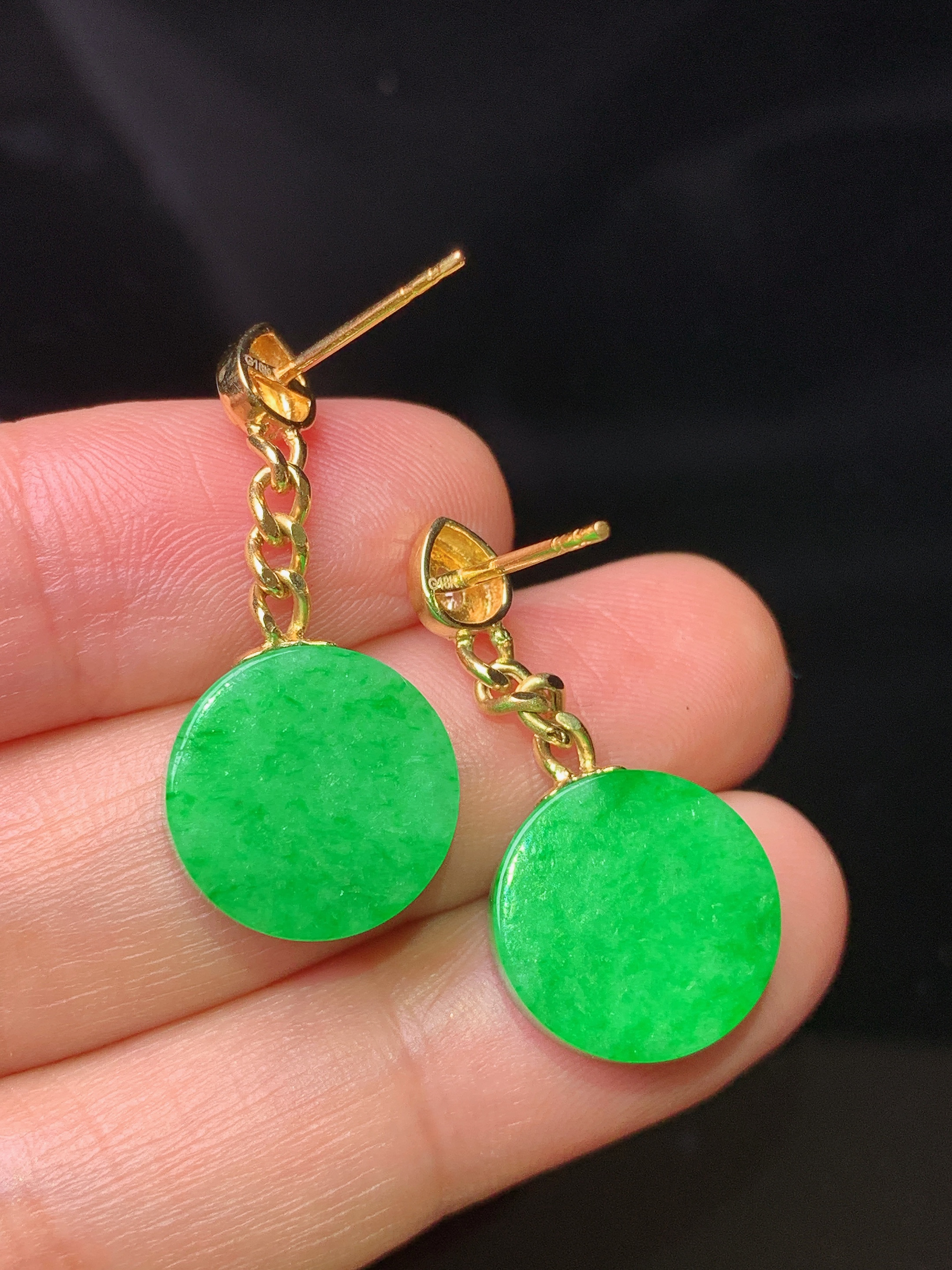 18k金钻镶嵌翠绿圆牌耳坠吊坠 玉质细腻 色泽艳丽 整体尺寸28.3*12.8*4.8b1