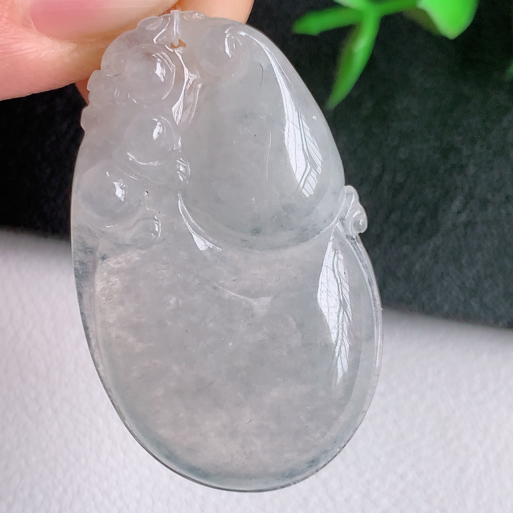 冰葫芦翡翠吊坠  寓意“福禄双全，加官进爵，财源滚滚” 莹润通透，抱满大气  清新脱俗    W49.9  尺寸：37.2-22.5-5mm