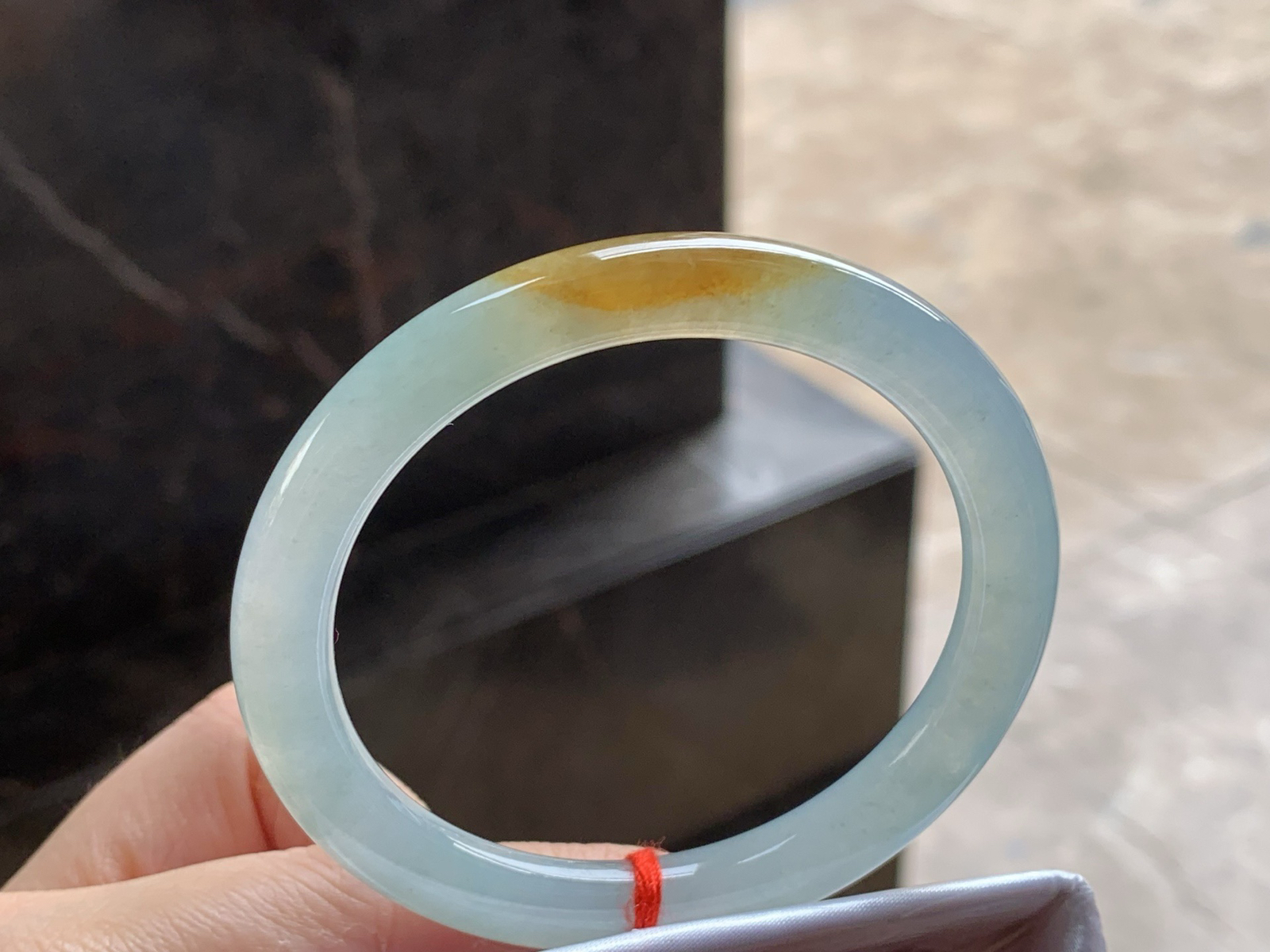 55-8.3

冰黄细圆条手镯^_^ 种好独特