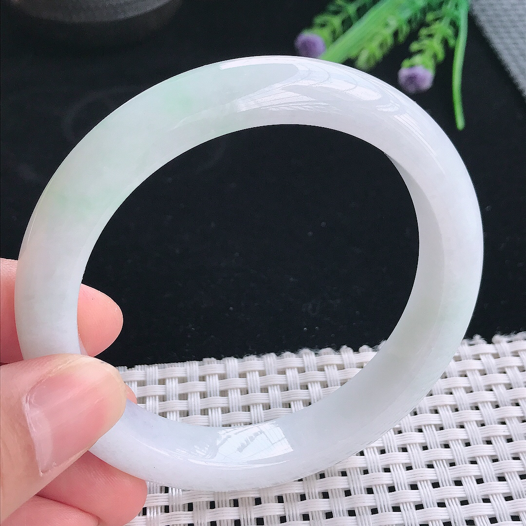 实拍天然翡翠60.5/12.1/9.1大圈口老坑秀气冰润淡绿色手镯翡翠玉镯手环