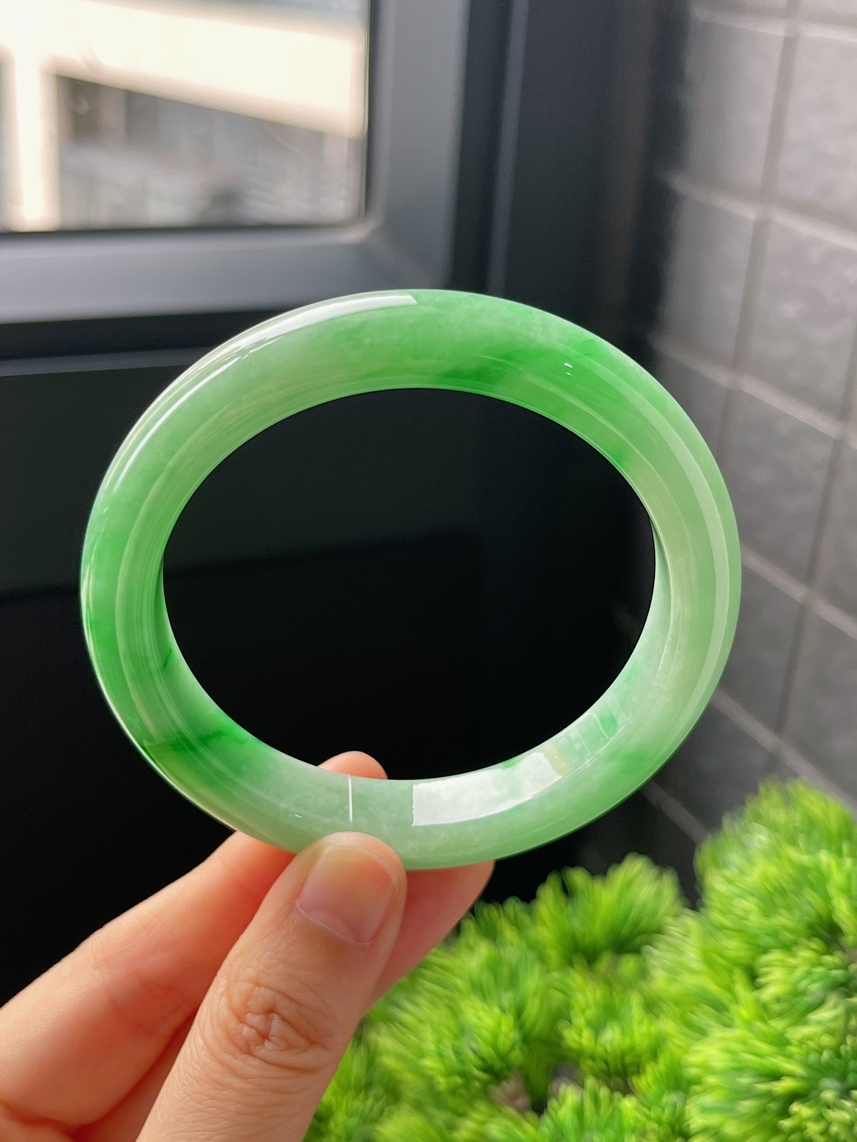 正圈57.4圈口，翡翠糯化种绿色手镯