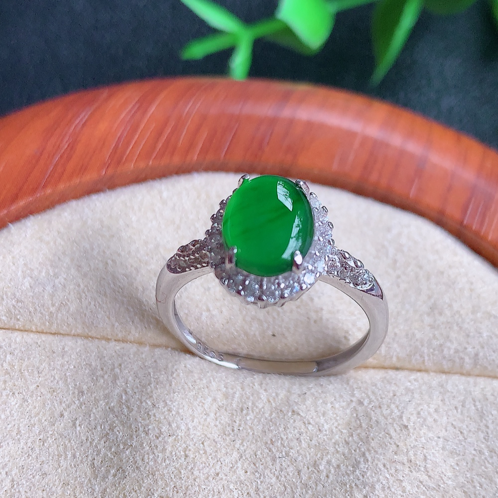 冰润满绿蛋面翡翠戒指  玉质细腻  冰清玉润  飘花灵动  颜色漂亮  W502.9  内径尺寸：1