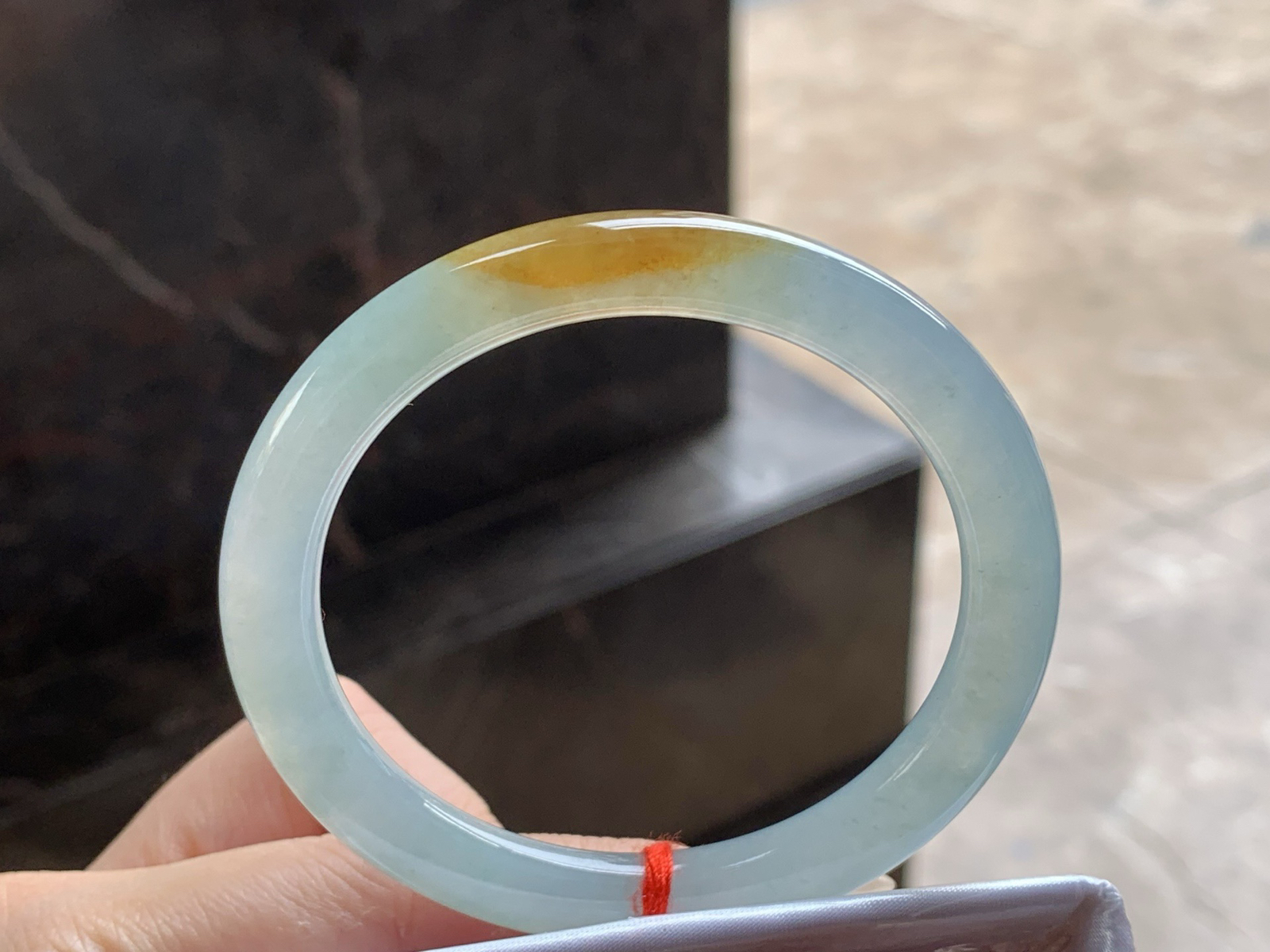 55-8.3

冰黄细圆条手镯^_^ 种好独特