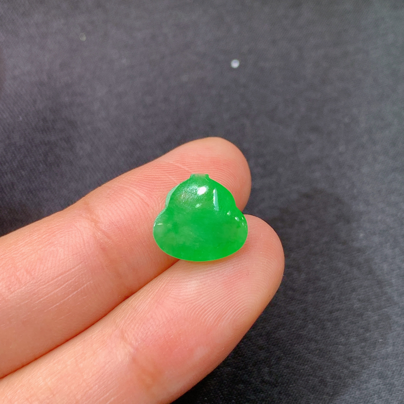 冰阳绿葫芦，镶嵌佳品，冰润色阳，种水足，Xg 尺寸10.3*11.1*4.2