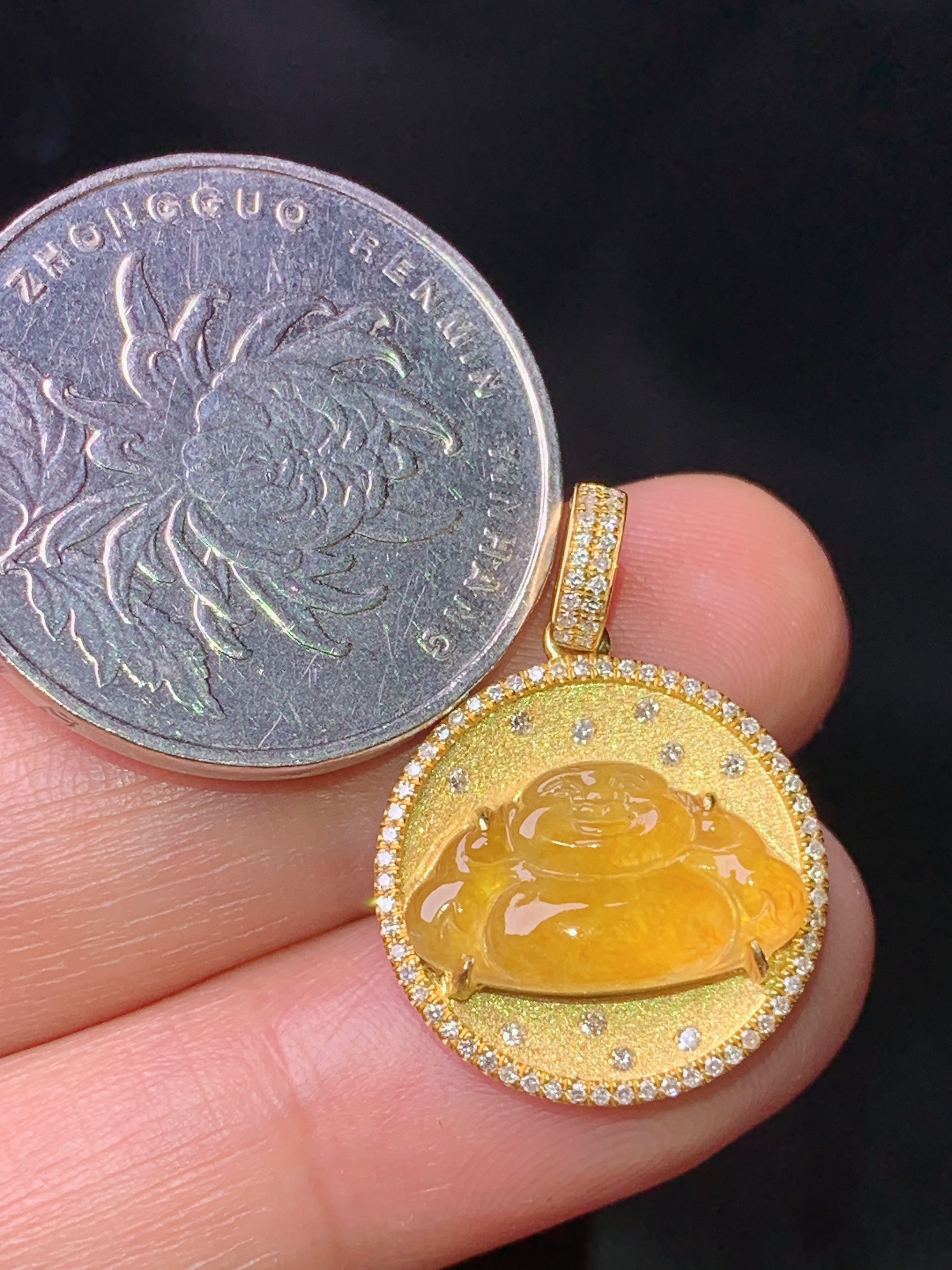 18k金钻镶嵌黄翡佛公吊坠 玉质细腻 色泽艳丽 整体尺寸23.5*16.8*4.2yz