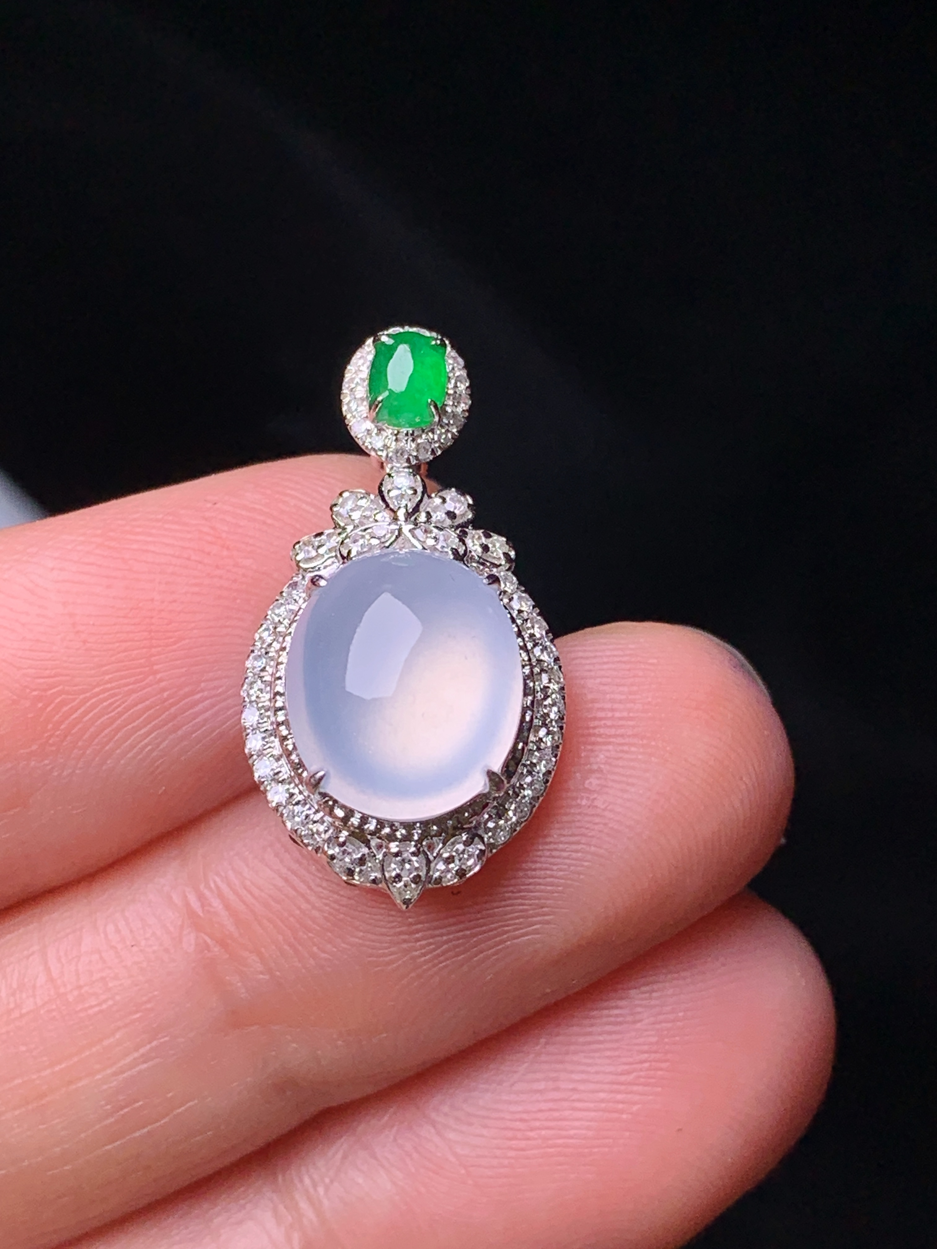 18k金钻镶嵌冰种蛋面吊坠 玉质细腻 色泽艳丽 整体尺寸23.8*12.5*8.2