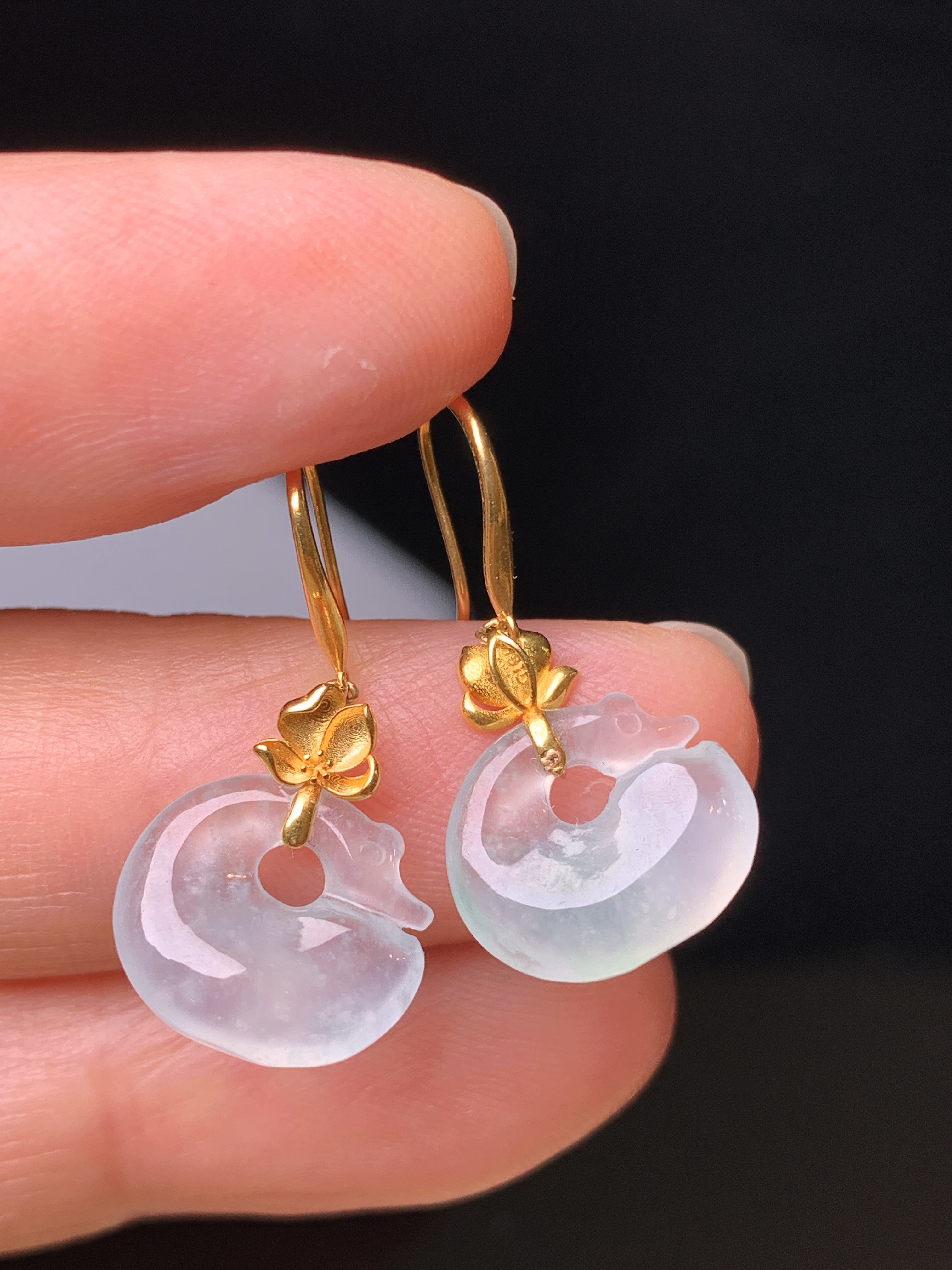 18金镶嵌冰种天鹅耳坠 玉质细腻 色泽艳丽清新 水润亮眼 整体尺寸23.2*12*4.5 J1