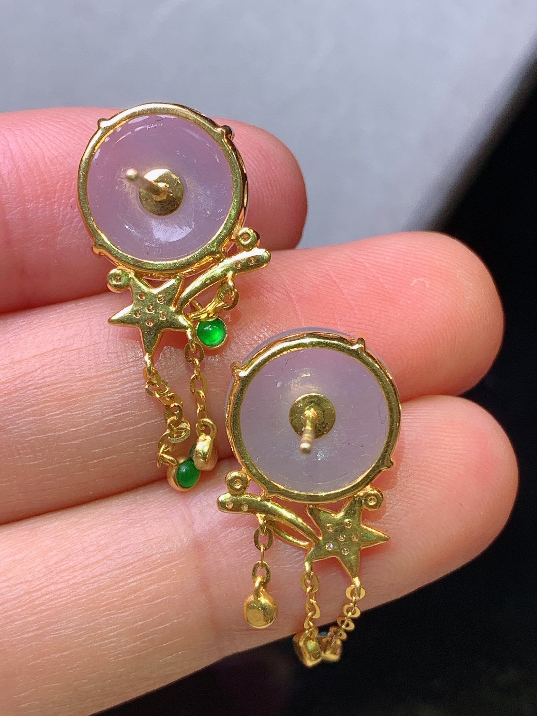 18k金钻镶嵌淡紫罗兰平安耳坠 玉质细腻 色泽艳丽 整体尺寸31.3*12*5.3x2