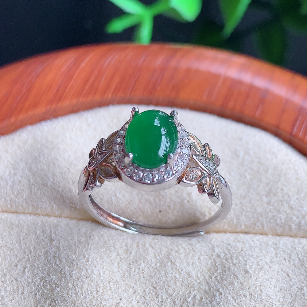 冰润满绿精美环形翡翠戒指  玉质细腻  冰清玉润  飘花灵动  颜色漂亮  W481.9   内径尺