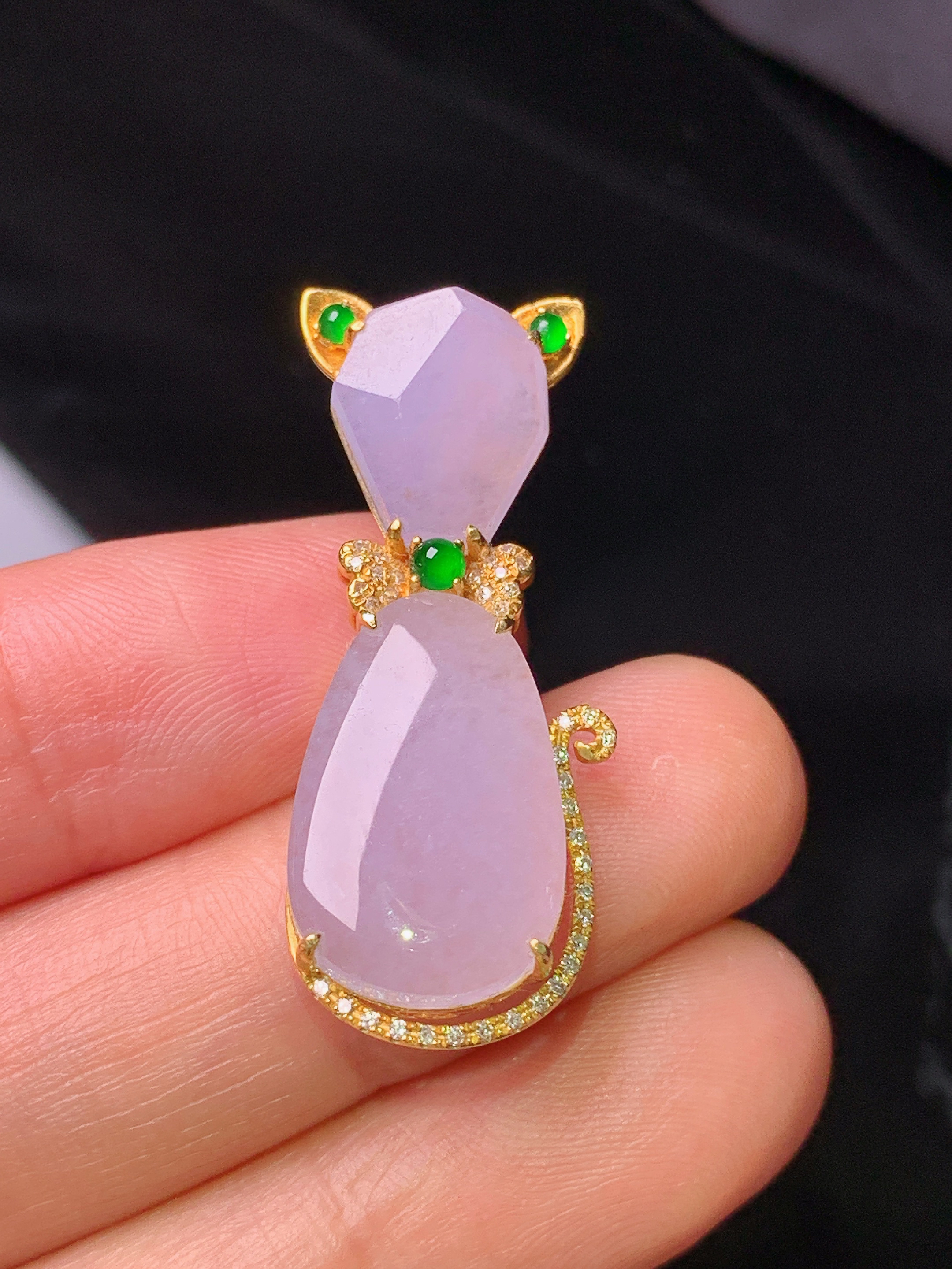 18k金钻镶嵌紫罗兰水滴吊坠 玉质细腻 色泽艳丽 整体尺寸34.2*13.6*6.2x2