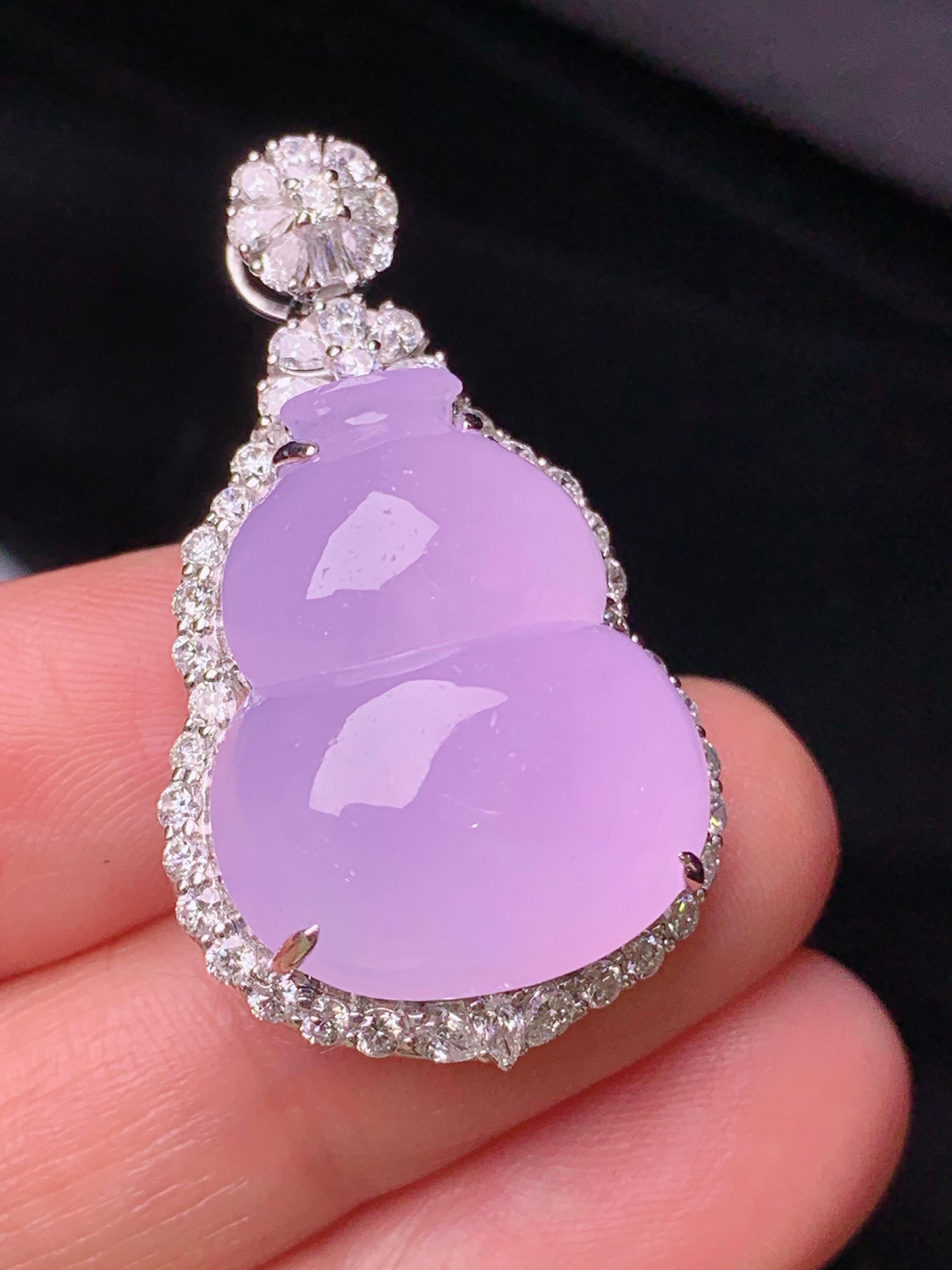 18k金钻镶嵌紫罗兰葫芦吊坠 玉质细腻 色泽艳丽 整体尺寸35.5*20.8*13.8t2