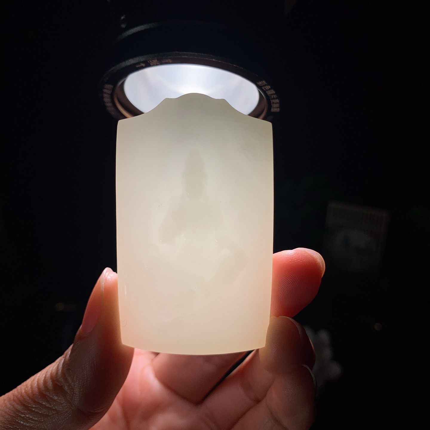 新疆和田玉羊脂白玉文殊观音挂件。尺寸59/35/11重56.5克。玉质细腻油润。手推出油。佩戴高端典雅。lt260310