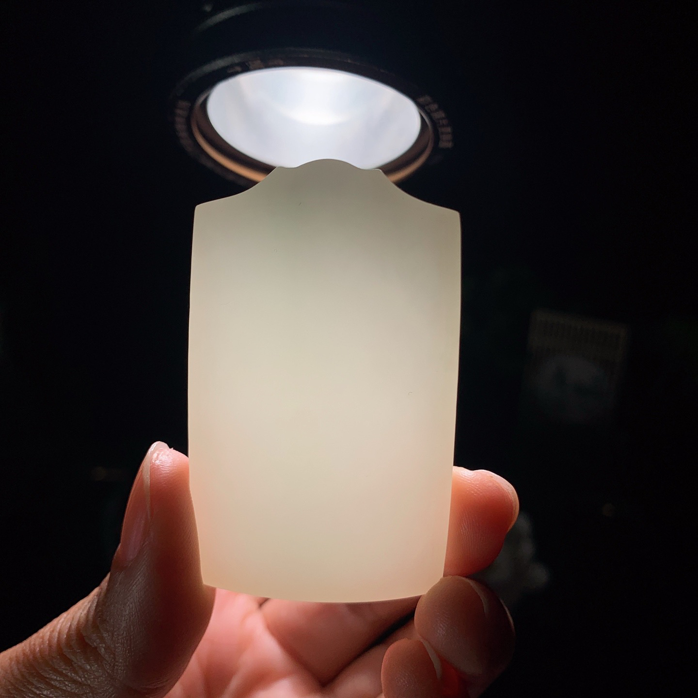 新疆和田玉羊脂白玉文殊观音挂件。尺寸59/35/11重56.5克。玉质细腻油润。手推出油。佩戴高端典雅。lt260310