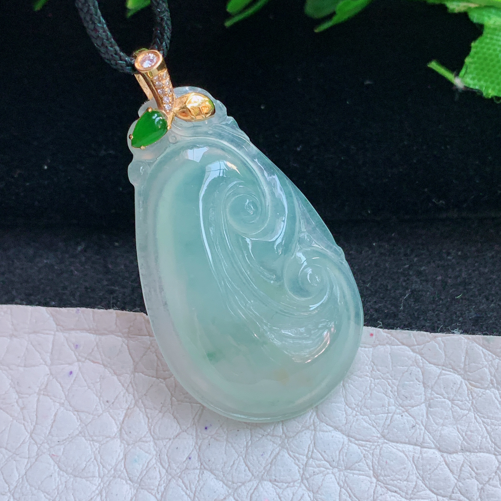 gp实拍38*20*5.2缅甸翡翠a货精雕冰晴如意玉吊坠 玉挂件