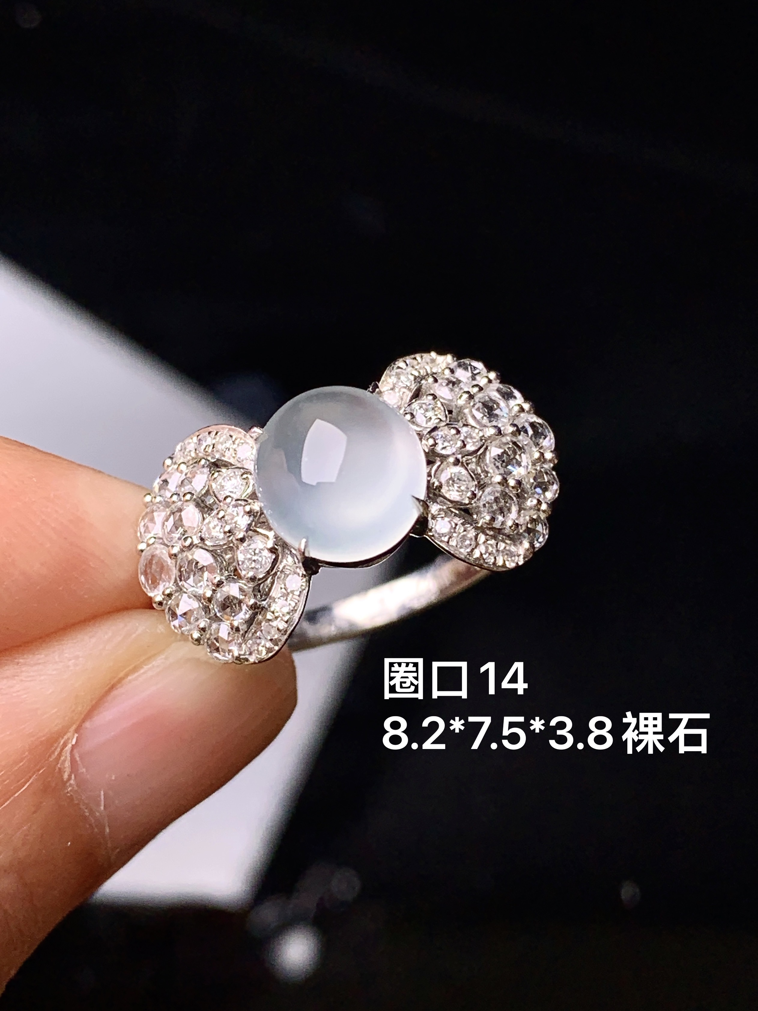 18k金钻镶嵌冰种蛋面戒指 玉质细腻 色泽艳丽 圈口14 整体尺寸8.2*7.5*3.8t1