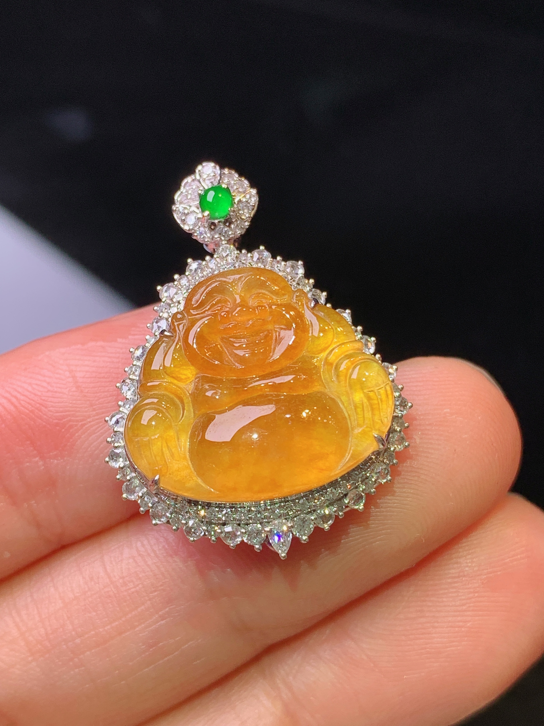 18k金钻镶嵌黄翡佛公吊坠 玉质细腻 色泽艳丽 整体尺寸27.8*20.8*9.2t1