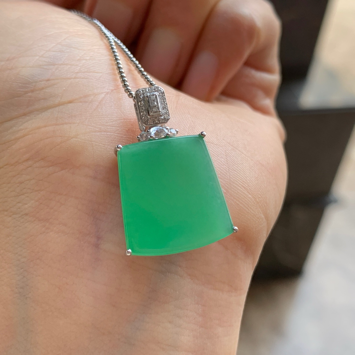 金钻镶嵌阳绿色无事牌^_^色阳