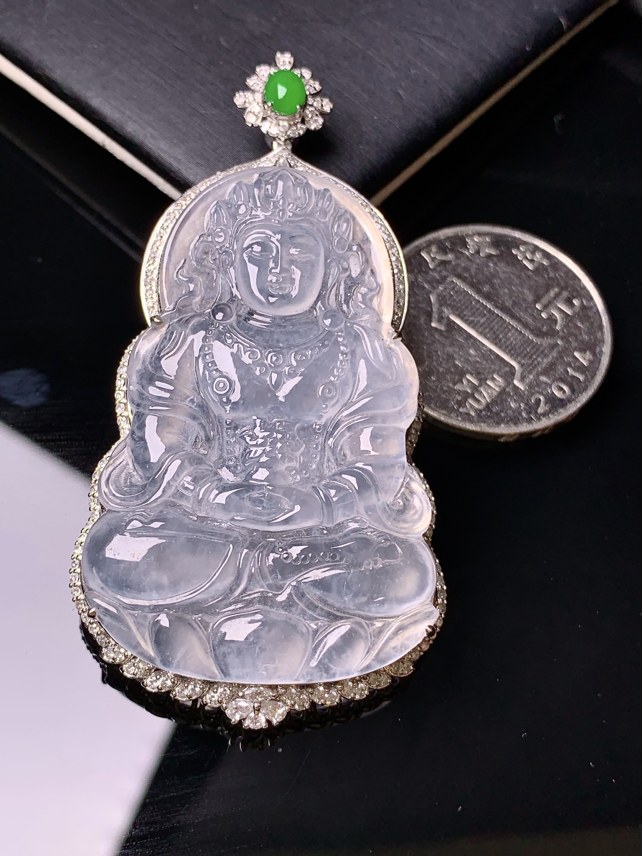 18k金钻镶嵌冰种度母观音吊坠 玉质细腻 色泽艳丽 整体尺寸62.6*32.6*10t1