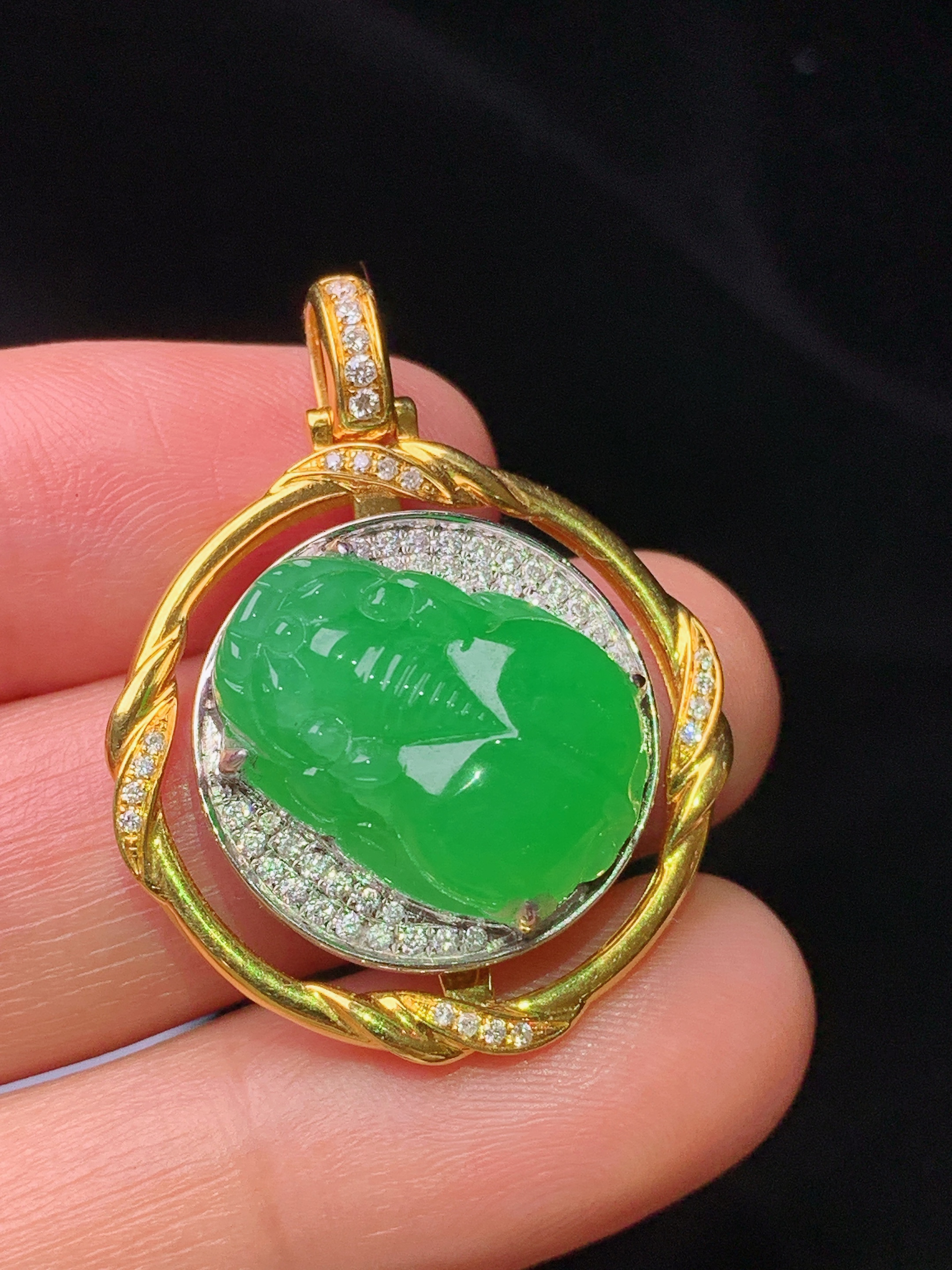 18k金钻镶嵌满绿貔貅吊坠 玉质细腻 色泽艳丽 整体尺寸33*25*9.8t3