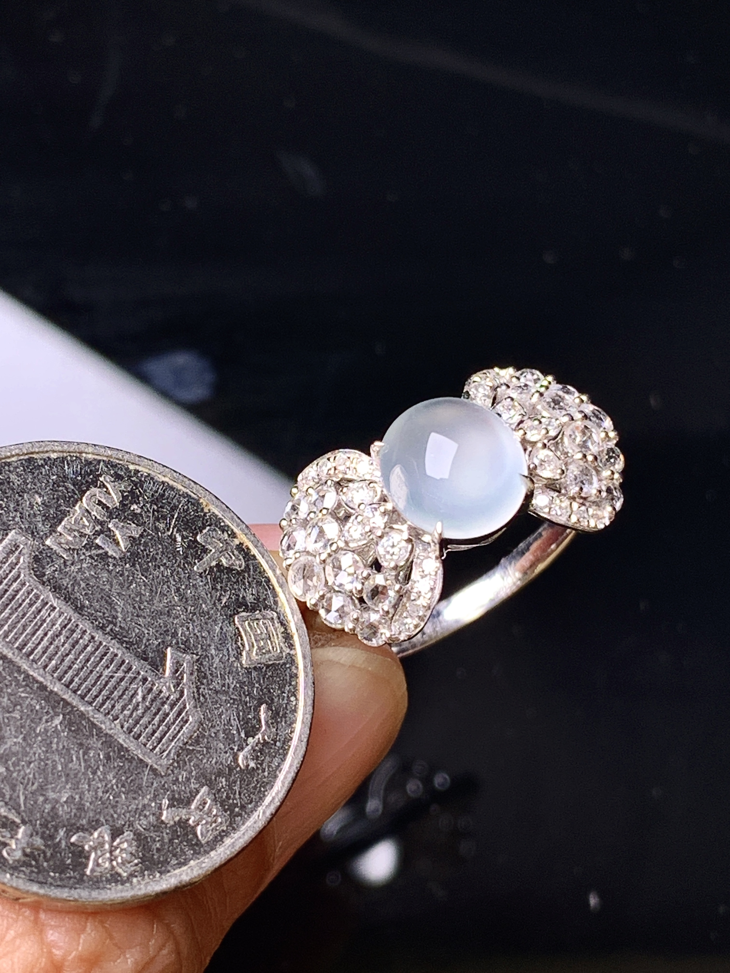 18k金钻镶嵌冰种蛋面戒指 玉质细腻 色泽艳丽 圈口14 整体尺寸8.2*7.5*3.8t1