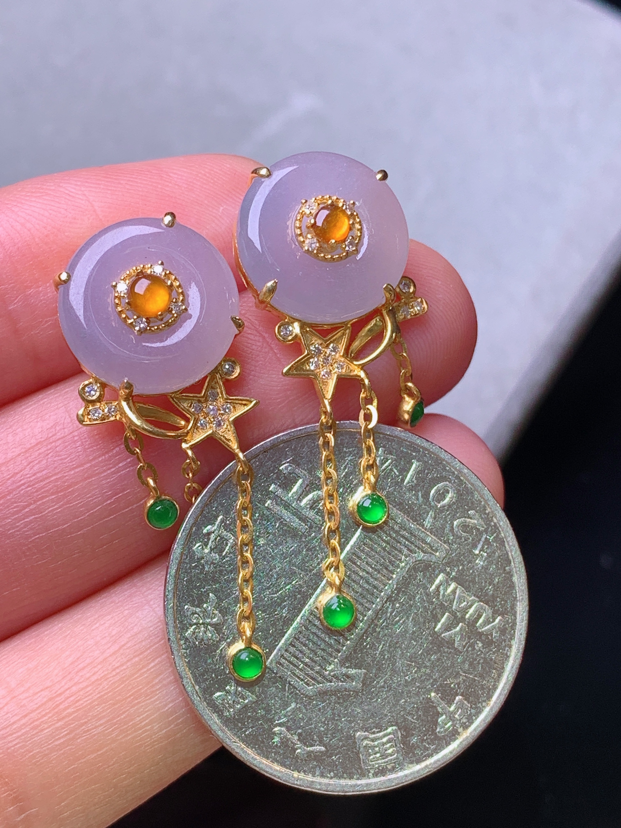 18k金钻镶嵌淡紫罗兰平安耳坠 玉质细腻 色泽艳丽 整体尺寸31.3*12*5.3x2