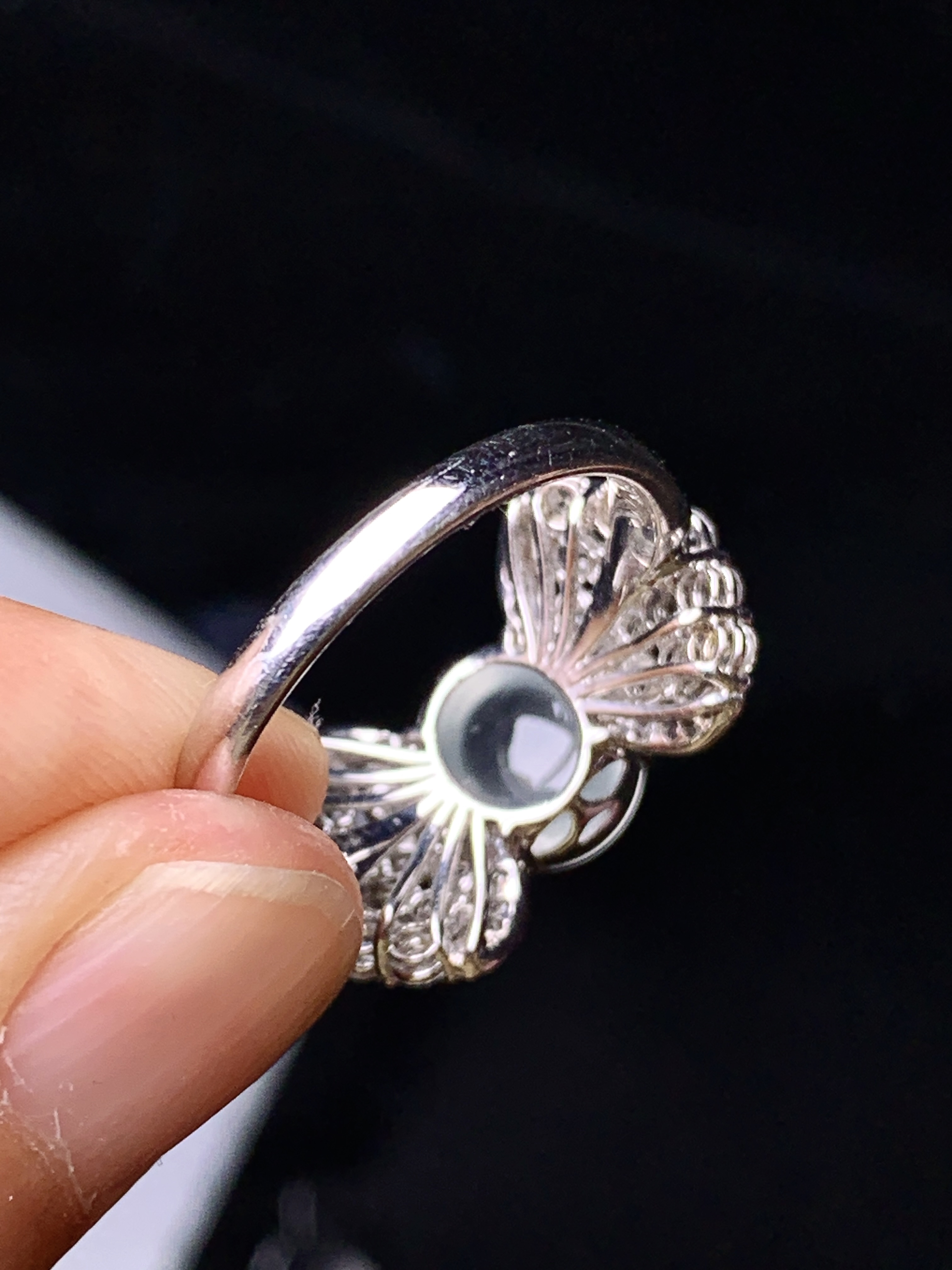 18k金钻镶嵌冰种蛋面戒指 玉质细腻 色泽艳丽 圈口14 整体尺寸8.2*7.5*3.8t1