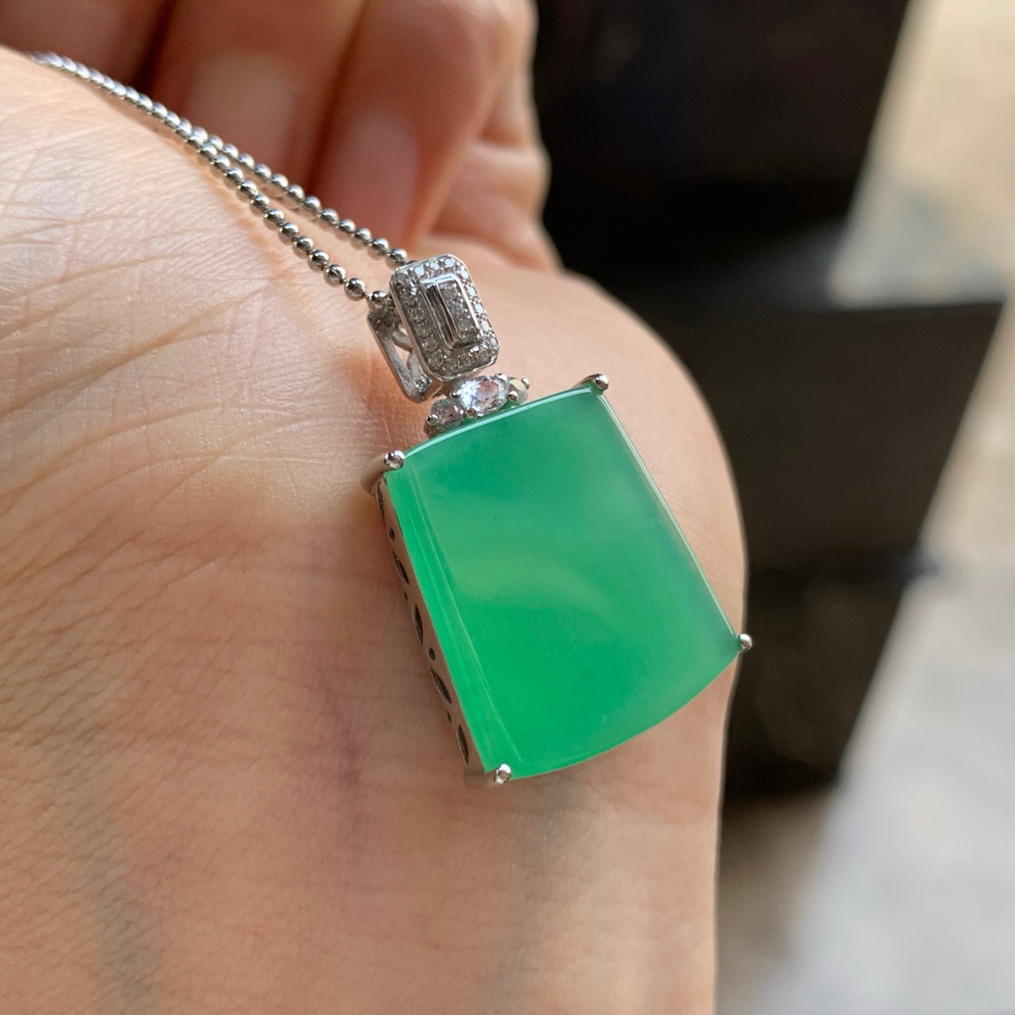 金钻镶嵌阳绿色无事牌^_^色阳