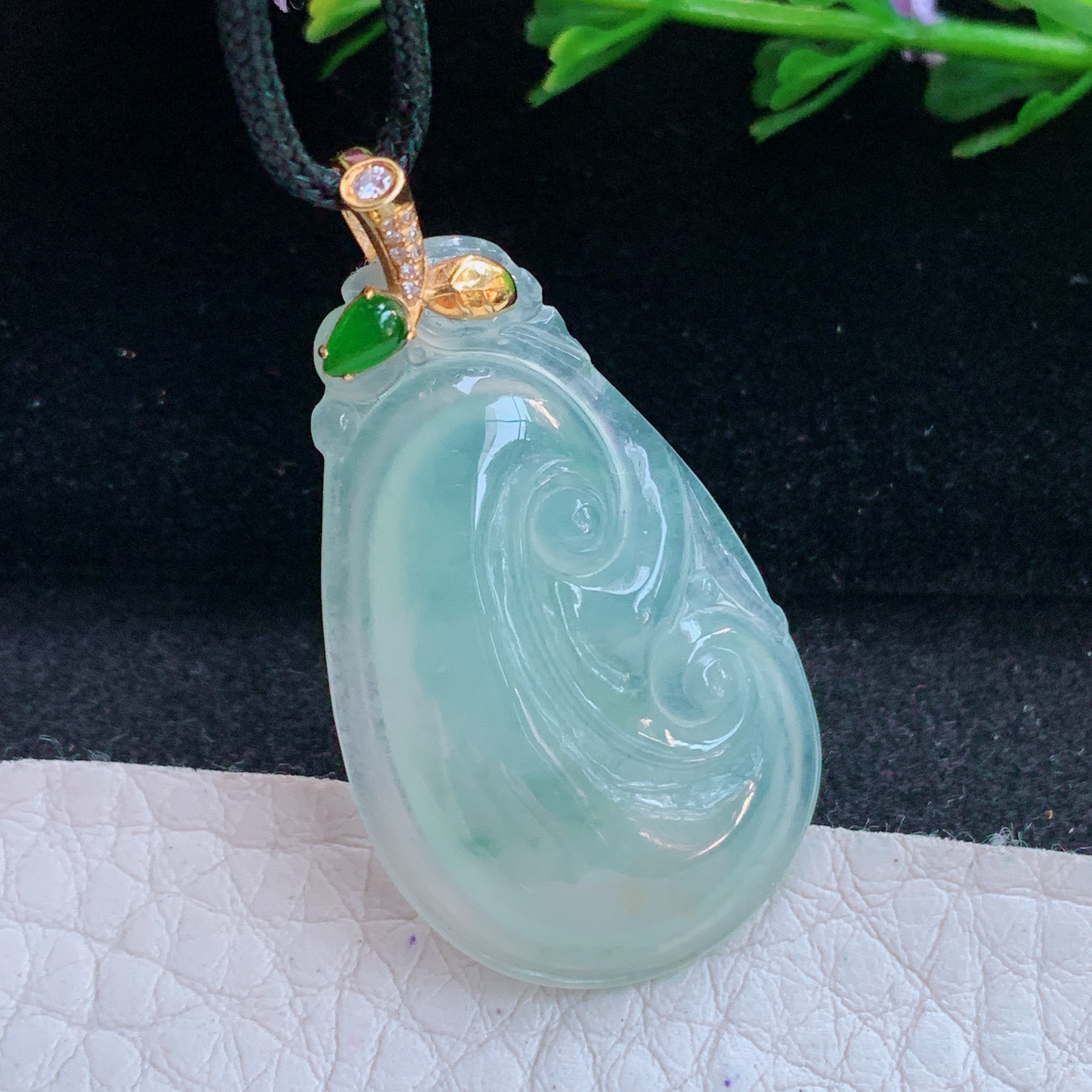 gp实拍38*20*5.2缅甸翡翠a货精雕冰晴如意玉吊坠 玉挂件