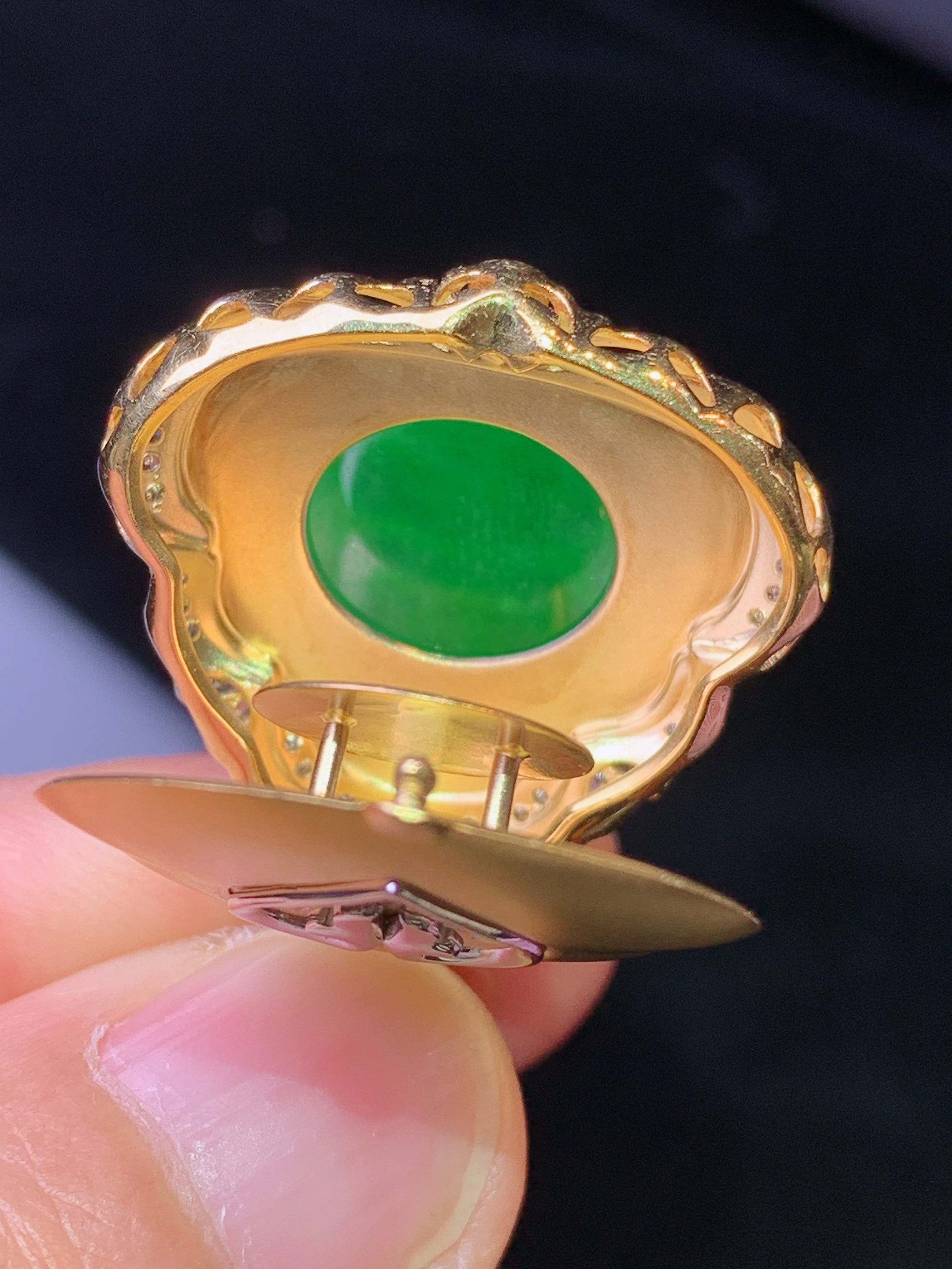 18k金钻镶嵌翠绿佛公吊坠 玉质细腻 色泽艳丽 整体尺寸31.2*24*9.8t2