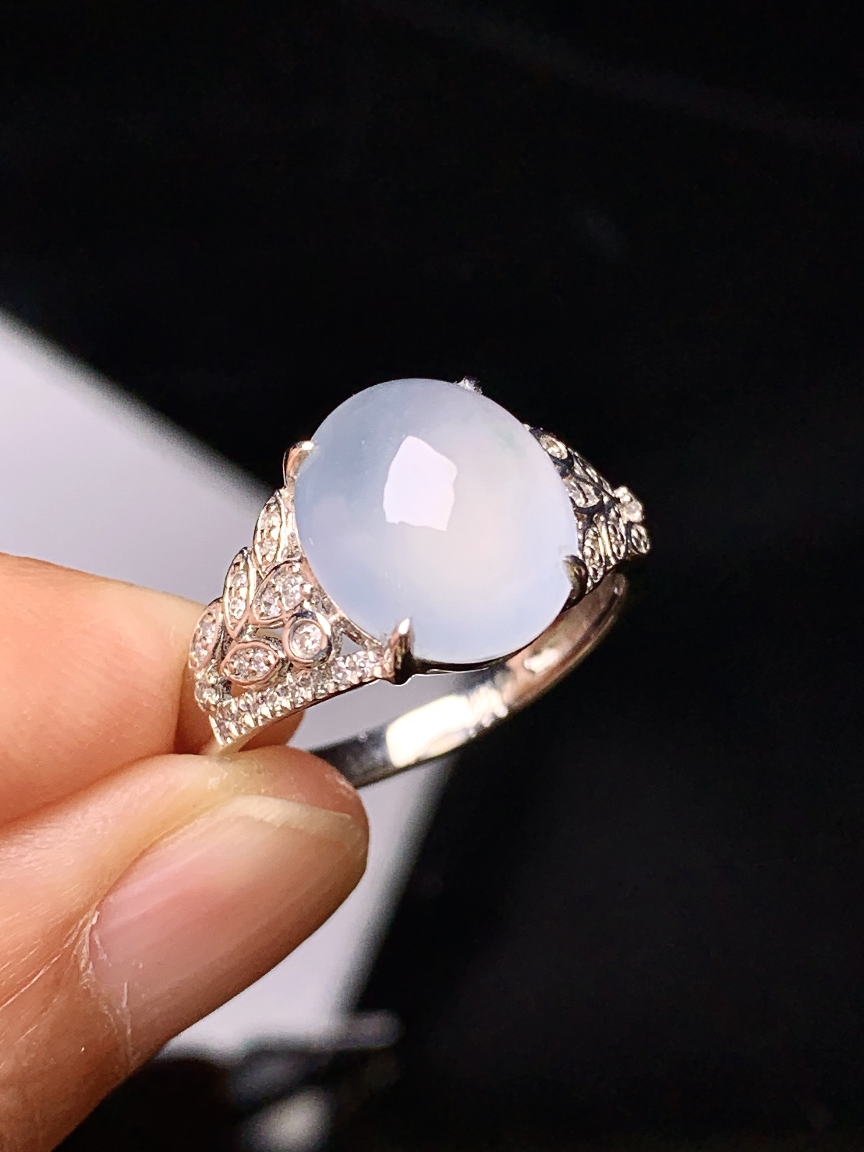 18k金钻镶嵌冰种蛋面戒指 玉质细腻 色泽艳丽 圈口14.5整体尺寸11.8*9.3*6.2t1