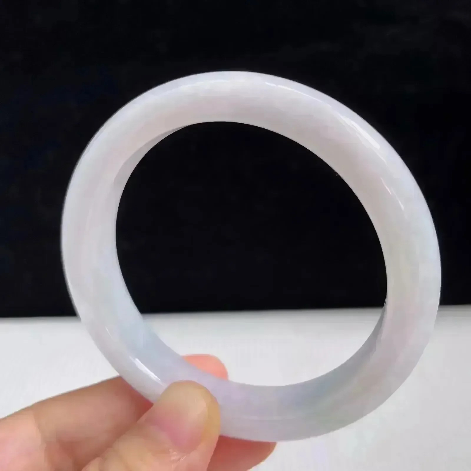 自然光拍摄天然翡翠A货淡紫好种水54mm手镯 47.27克