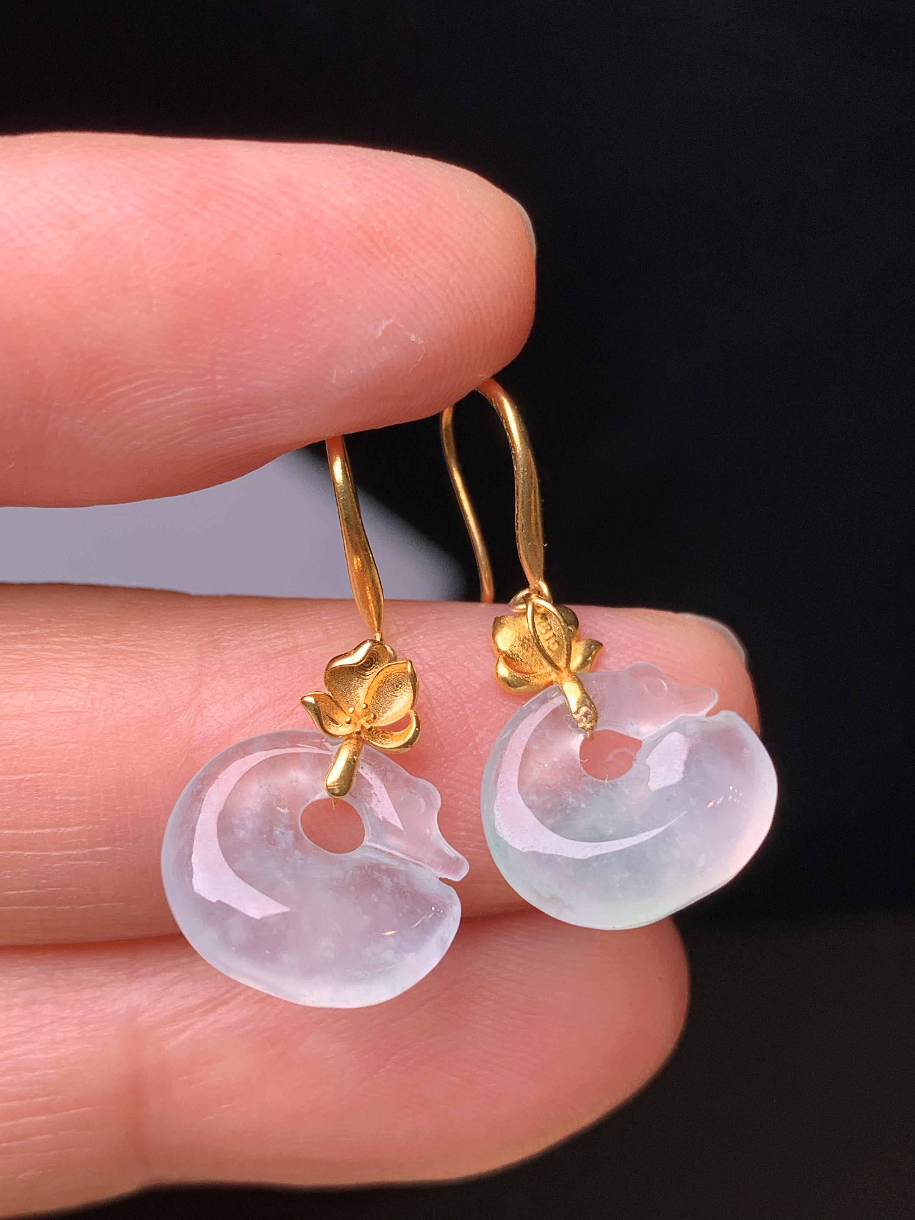 18金镶嵌冰种天鹅耳坠 玉质细腻 色泽艳丽清新 水润亮眼 整体尺寸23.2*12*4.5 J1