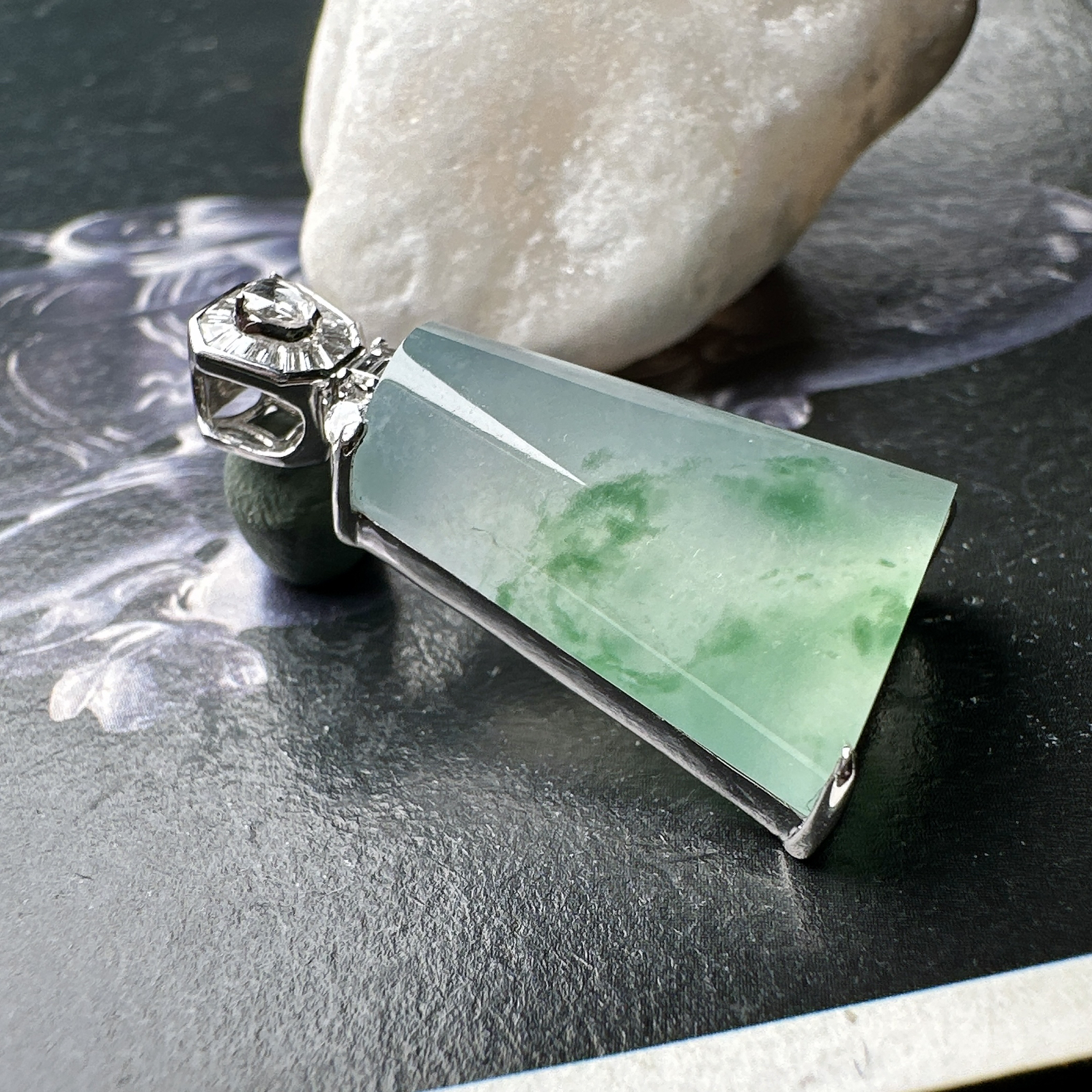 【冰种飘花无事柱】精品，种水上乘，通透闪亮，晶莹剔透。18K金钻镶嵌，裸石尺寸19.8*14.7*7.2毫米