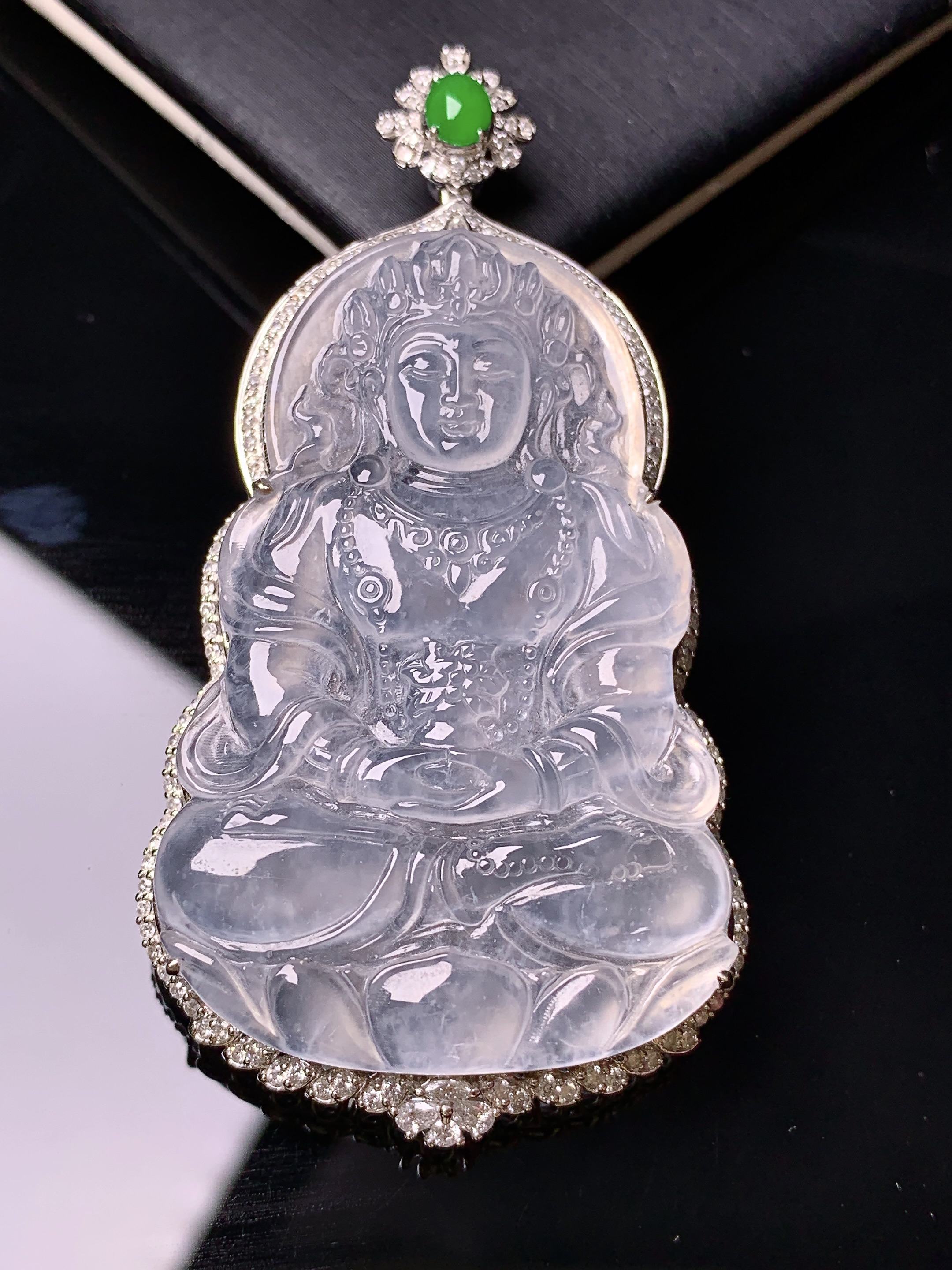 18k金钻镶嵌冰种度母观音吊坠 玉质细腻 色泽艳丽 整体尺寸62.6*32.6*10t1