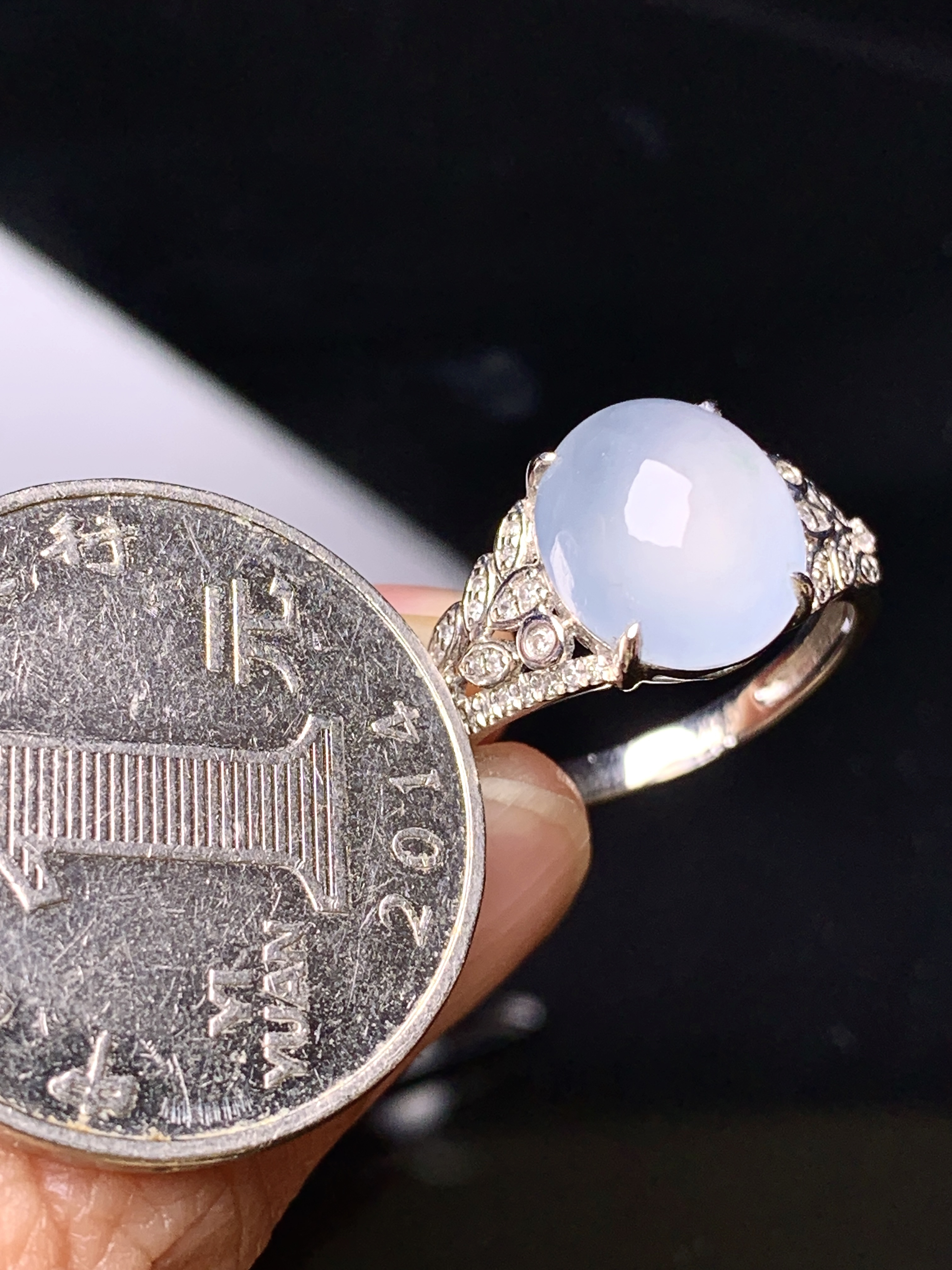 18k金钻镶嵌冰种蛋面戒指 玉质细腻 色泽艳丽 圈口14.5整体尺寸11.8*9.3*6.2t1