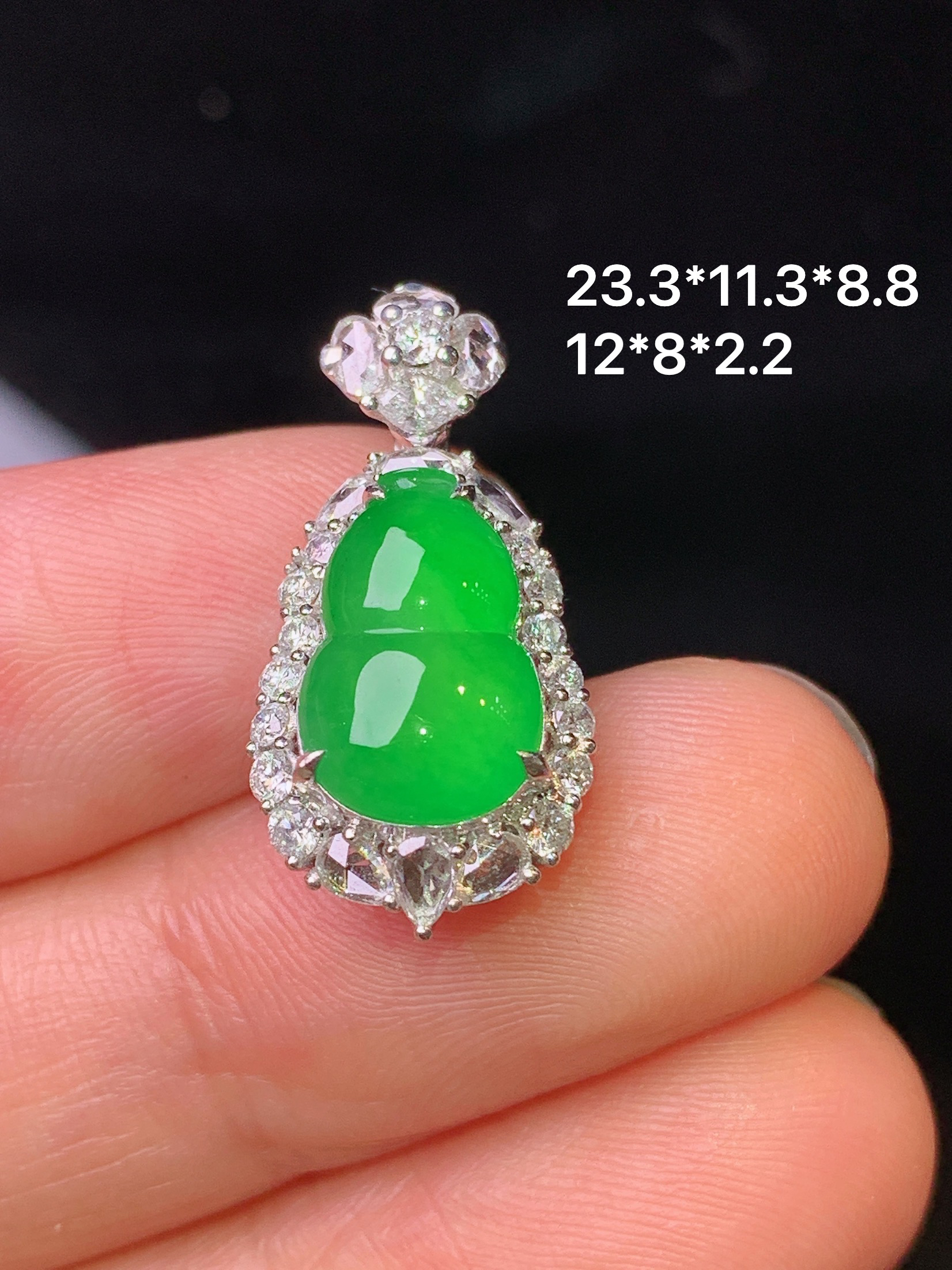 18k金钻镶嵌满绿葫芦吊坠 玉质细腻 色泽艳丽 整体尺寸23.3*11.3*8.8t2
