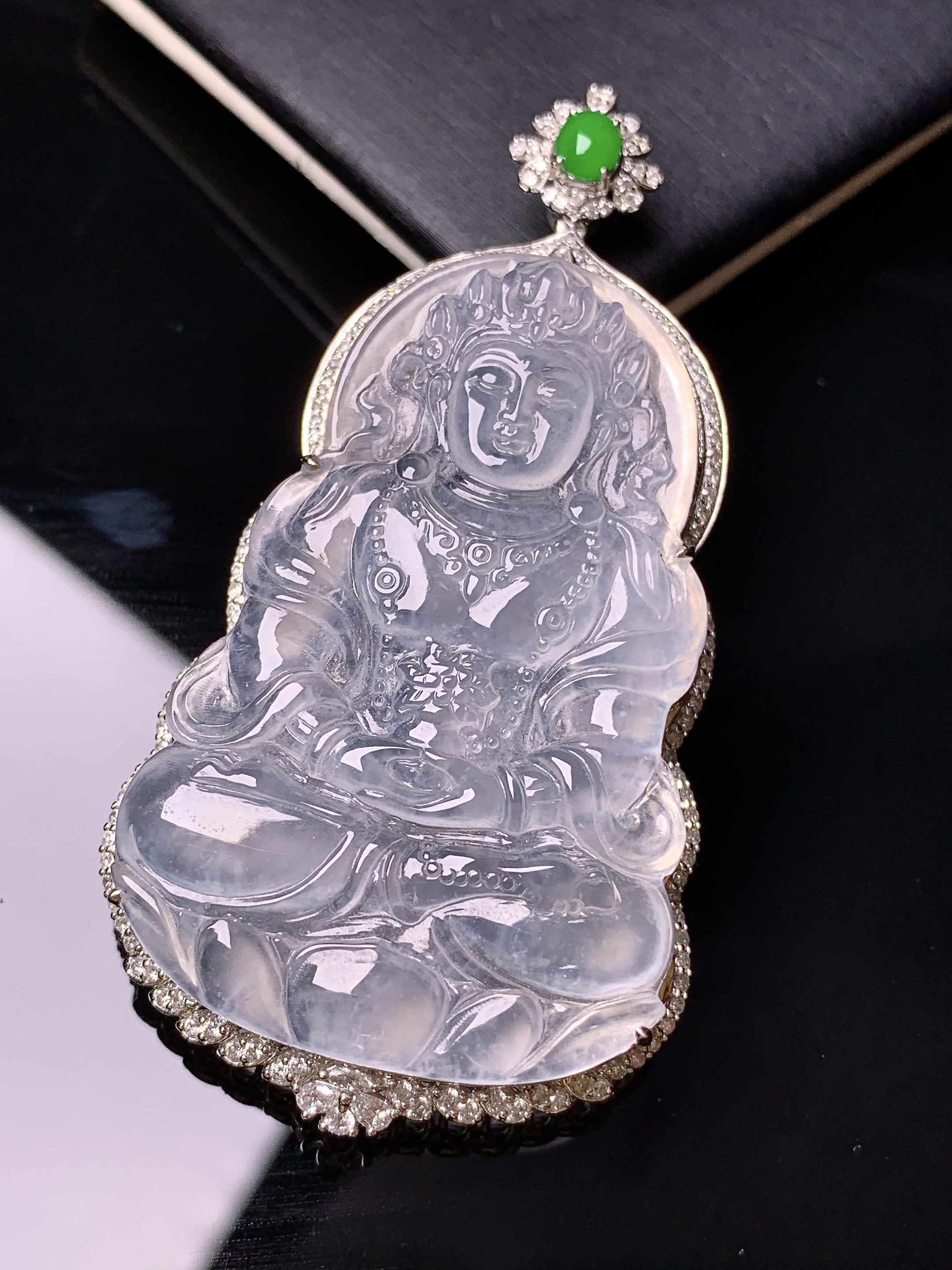 18k金钻镶嵌冰种度母观音吊坠 玉质细腻 色泽艳丽 整体尺寸62.6*32.6*10t1