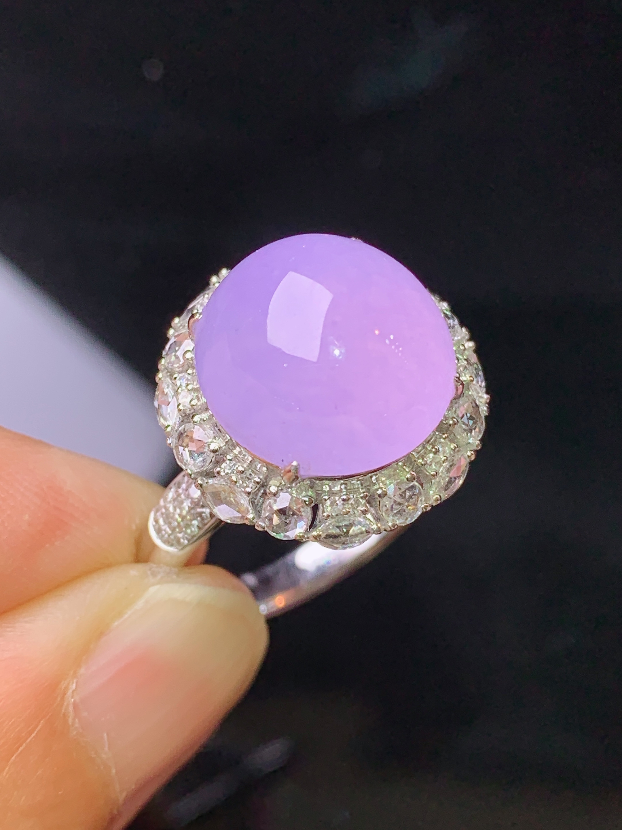 18k金钻镶嵌紫罗兰蛋面戒指 玉质细腻 色泽艳丽 圈口19 整体尺寸16.5*15.6*12.2t2