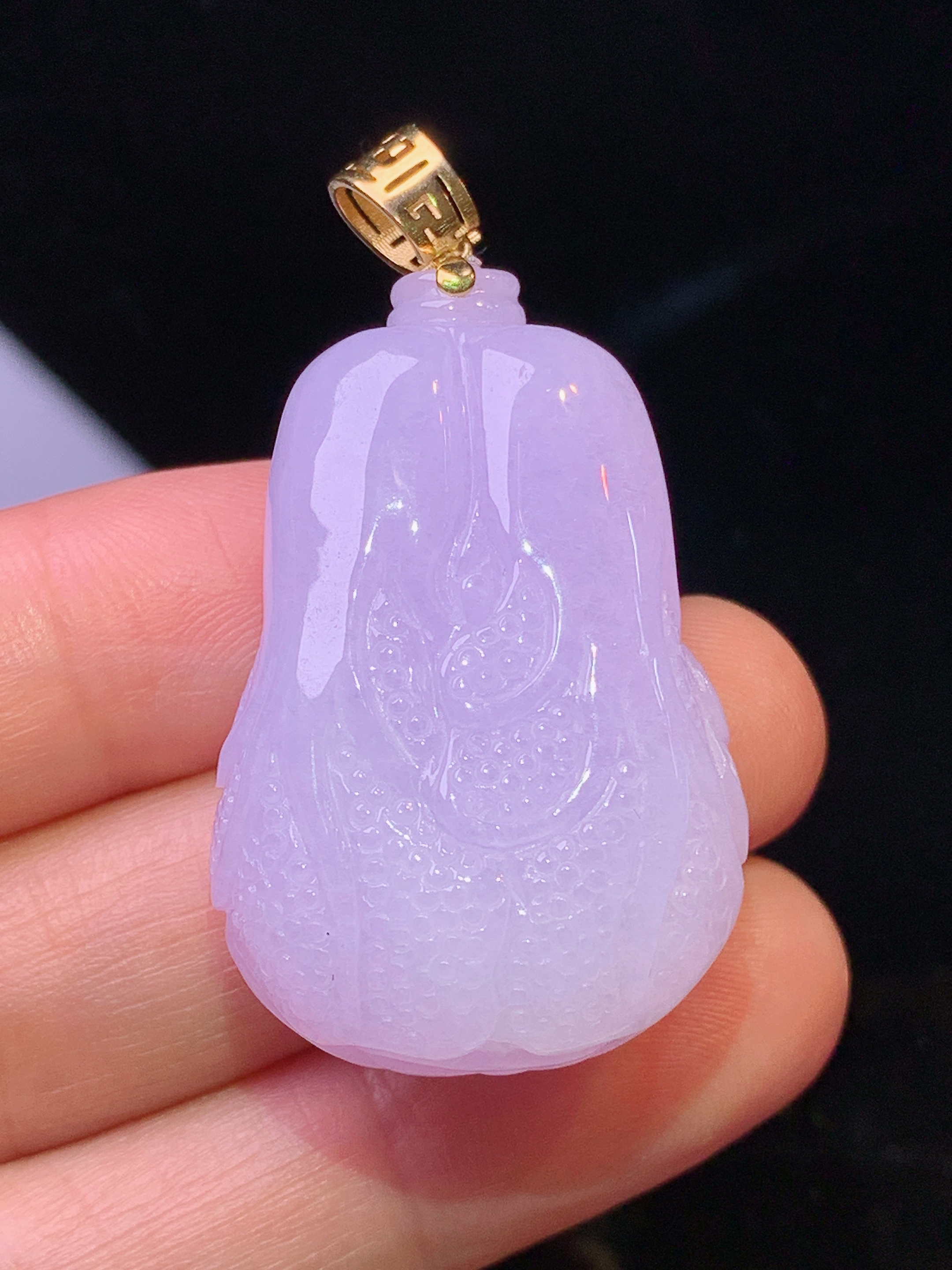 18k金镶嵌淡紫罗兰白菜吊坠 玉质细腻 色泽艳丽清新 水润亮眼 整体尺寸43.2*23.2*12.5j1