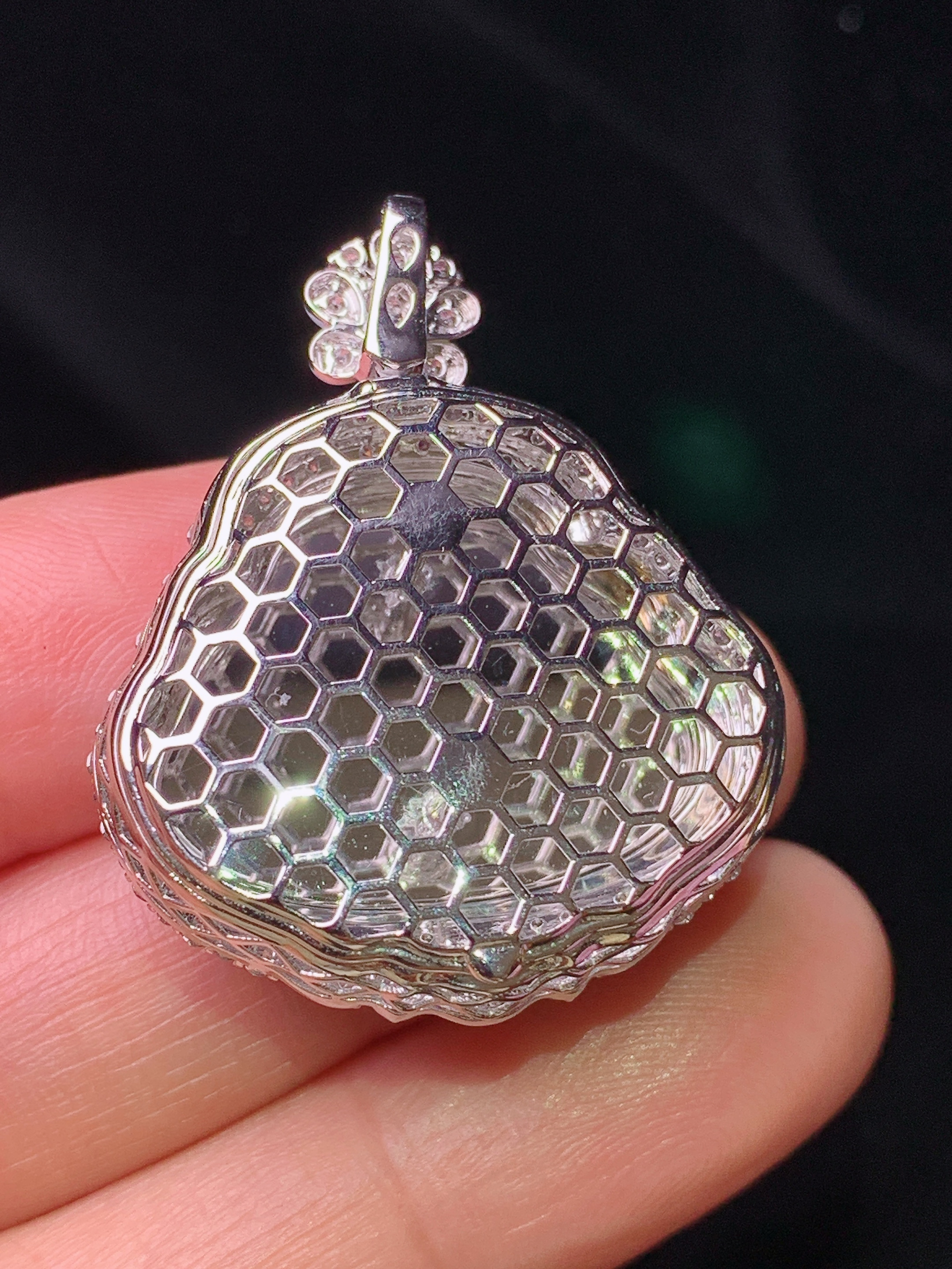 18k金钻镶嵌飘绿佛公吊坠 玉质细腻 色泽艳丽 整体尺寸34*27.6*11.8t3