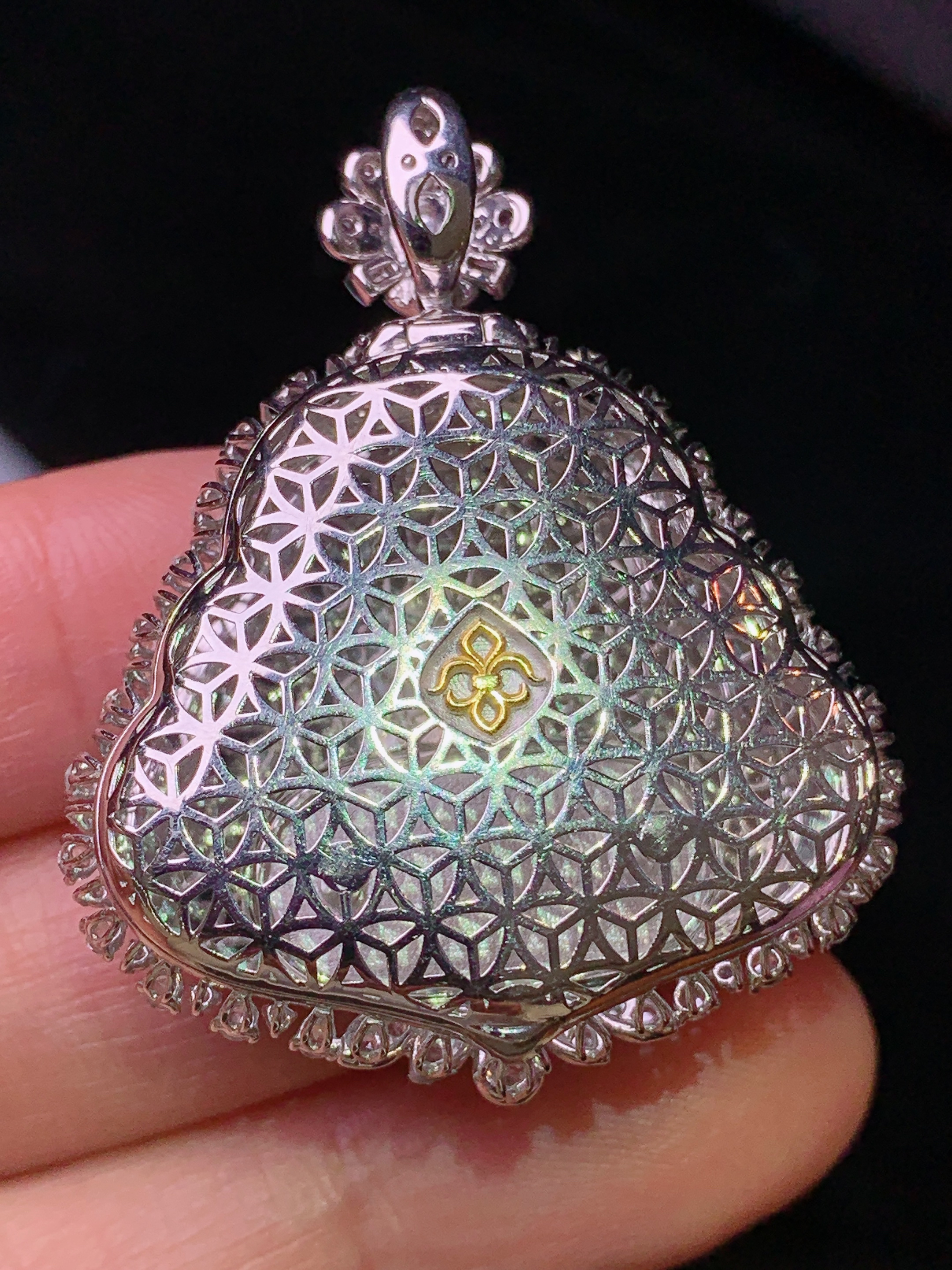 18k金钻镶嵌翠绿佛公吊坠 玉质细腻 色泽艳丽 整体尺寸41*33.2*11.8x2