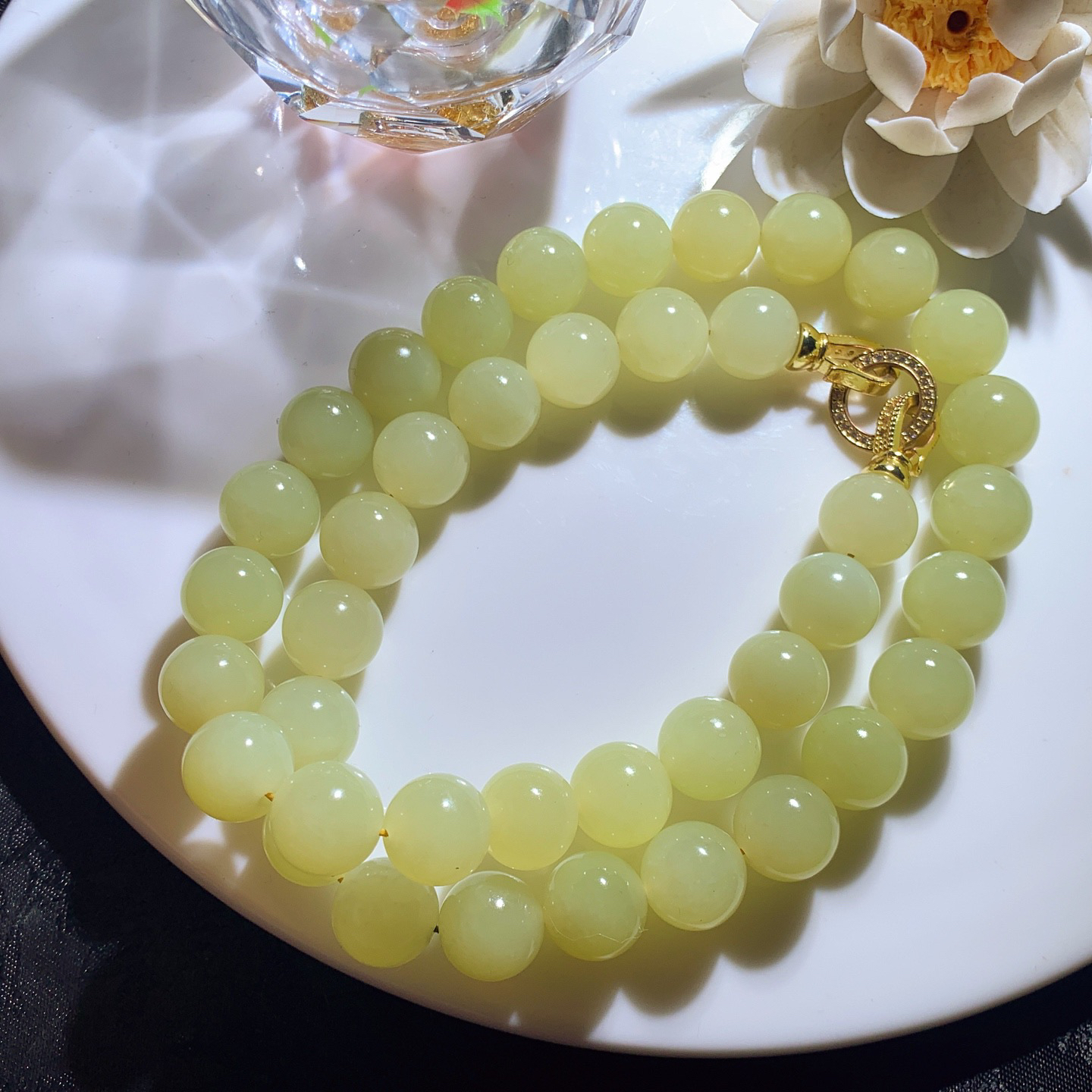 新疆和田玉若羌黄玉圆珠项链！尺寸12重105克 玉质细腻油润 底色纯净 脂粉好，品质好。lt260310