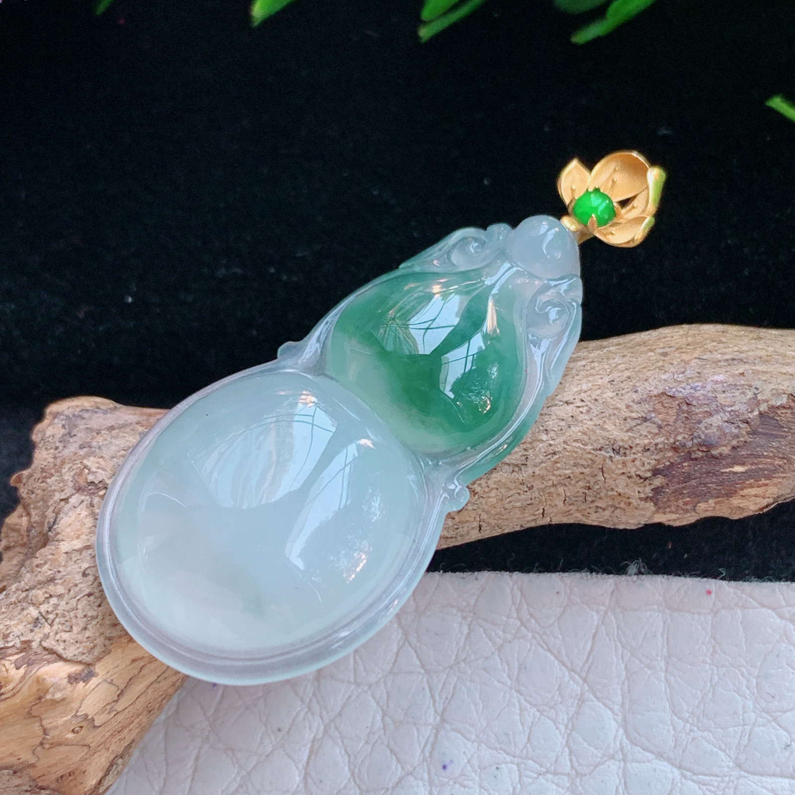 gp实拍40.6*18*6缅甸翡翠a货精雕冰飘花饱满葫芦玉吊坠 玉挂件