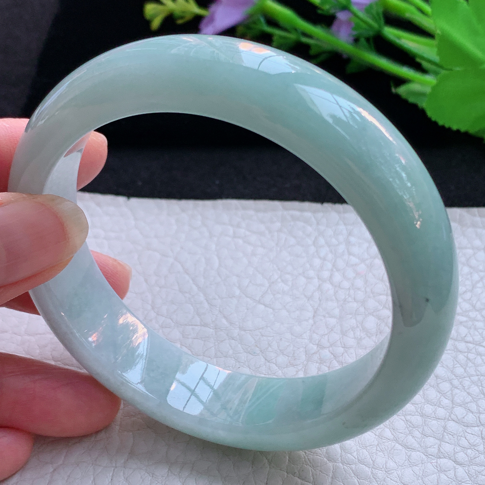 nr大圈口62.5*16.2*9平安镯 天然缅甸翡翠A货玉手镯浅绿胶感宽边玉手环