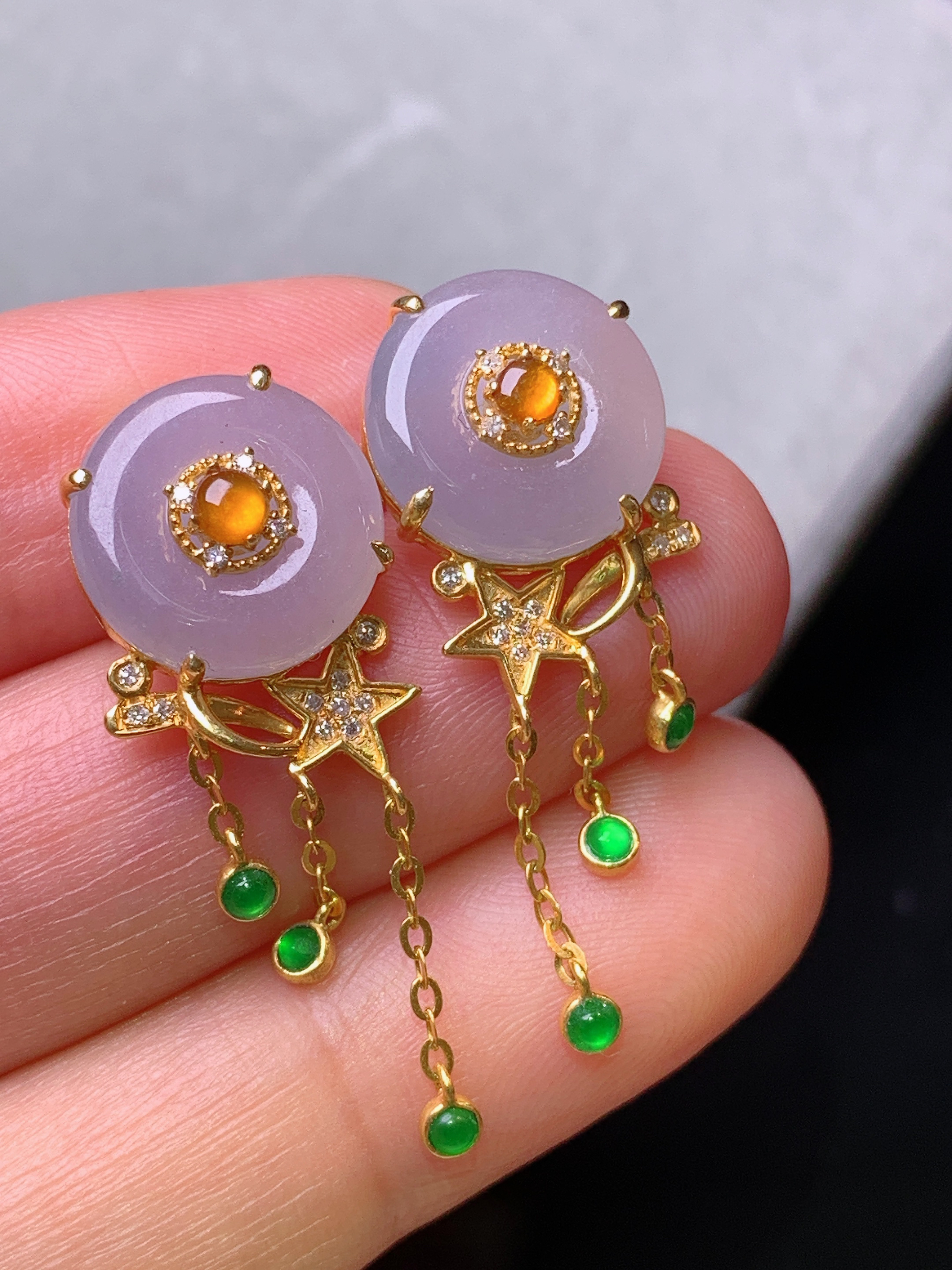 18k金钻镶嵌淡紫罗兰平安耳坠 玉质细腻 色泽艳丽 整体尺寸31.3*12*5.3x2