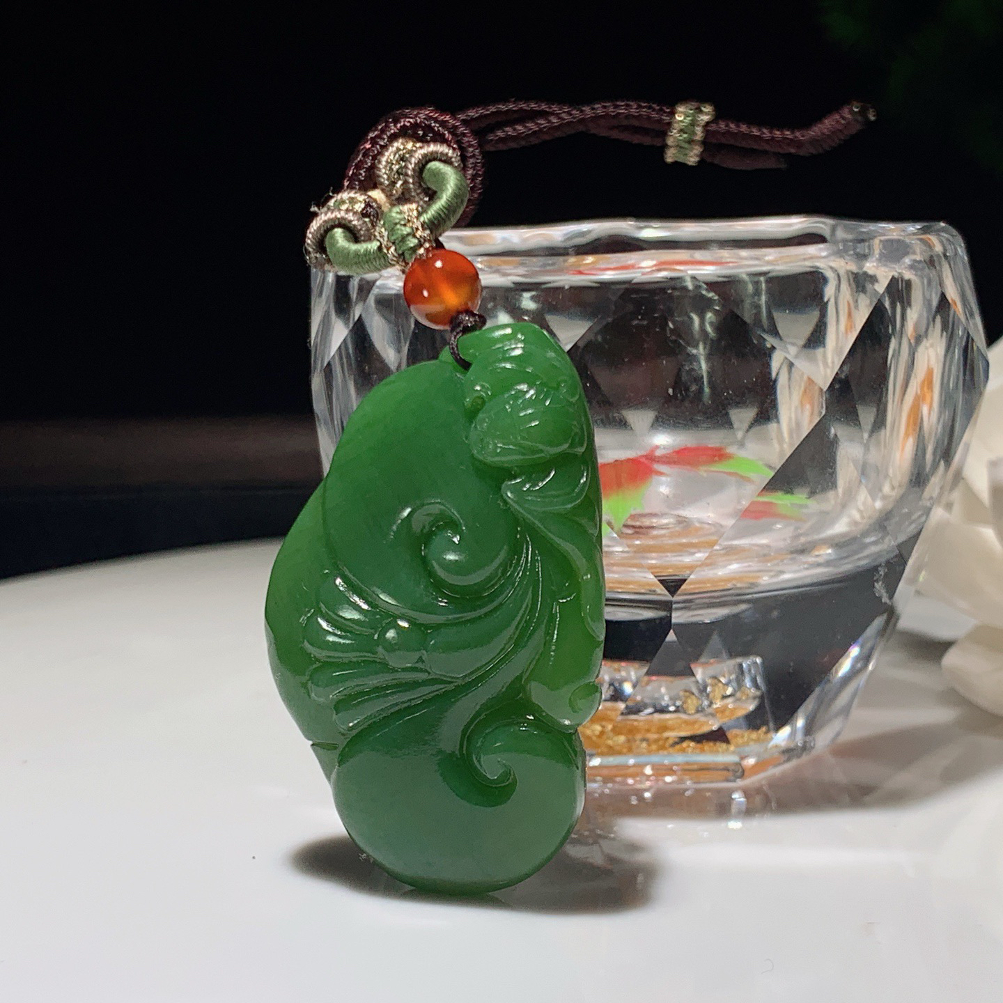 和田玉阳绿俄罗斯碧玉如意挂件。尺寸45/28/9重21.5克。玉质细腻油润。手推出油。佩戴高端典雅。